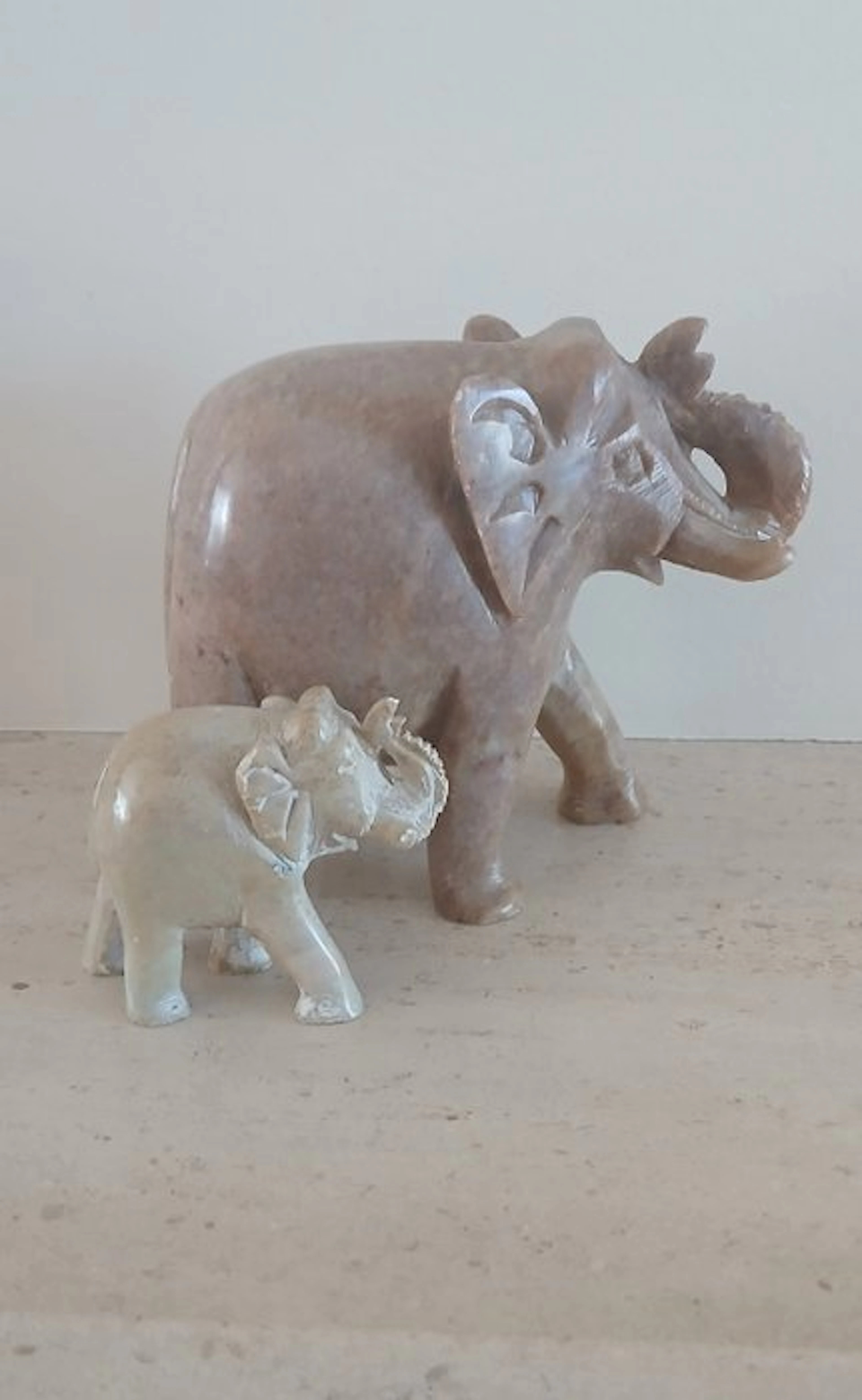 Sculpture, Éléphants - 10.5 cm - Stone