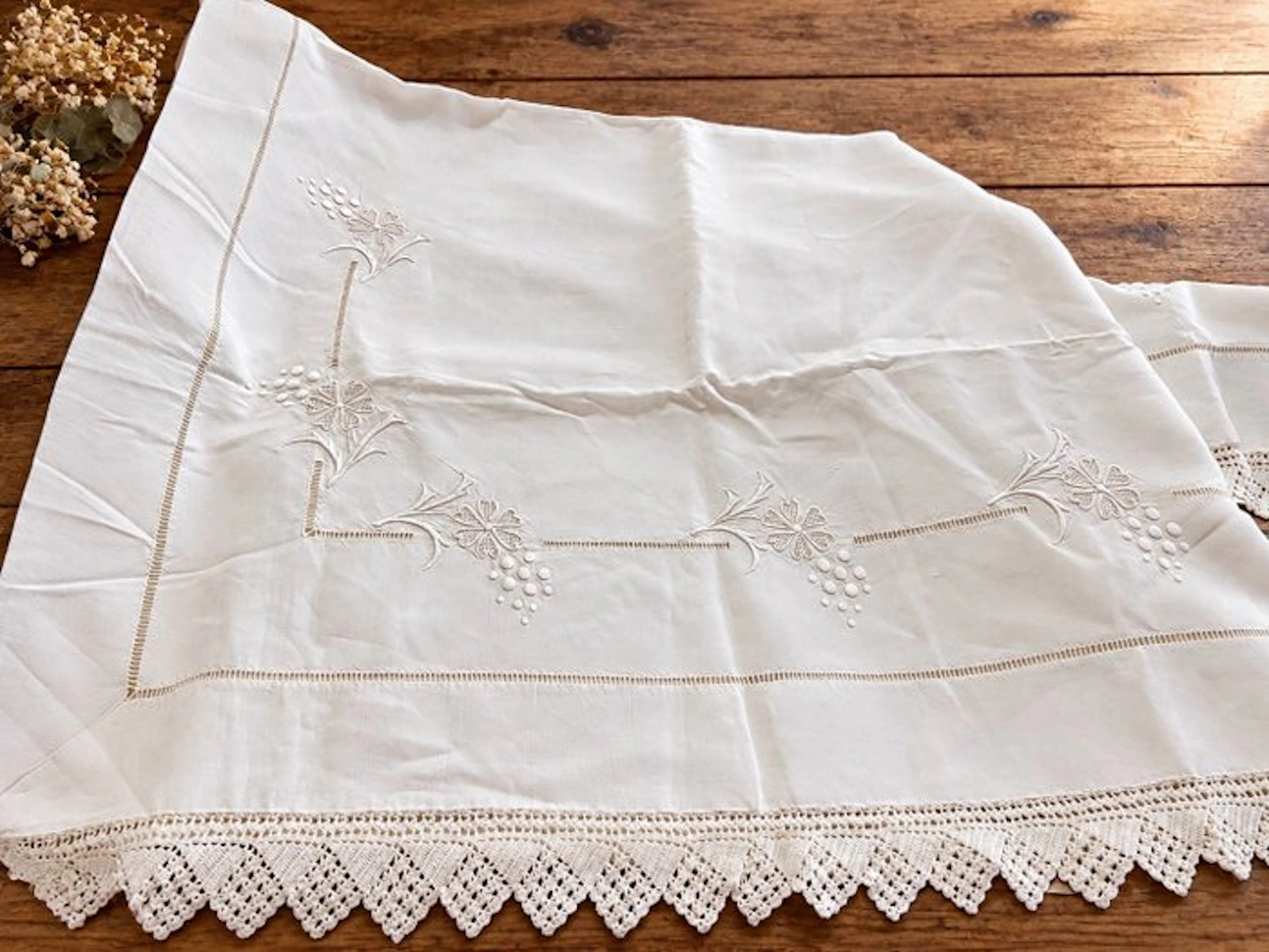 Pregiato completo di lenzuola d’epoca in lino bianco con...