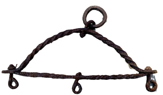 Sculpture, porte crémaillère XVII/XVIIIéme siécle - 498 mm - Wrought iron
