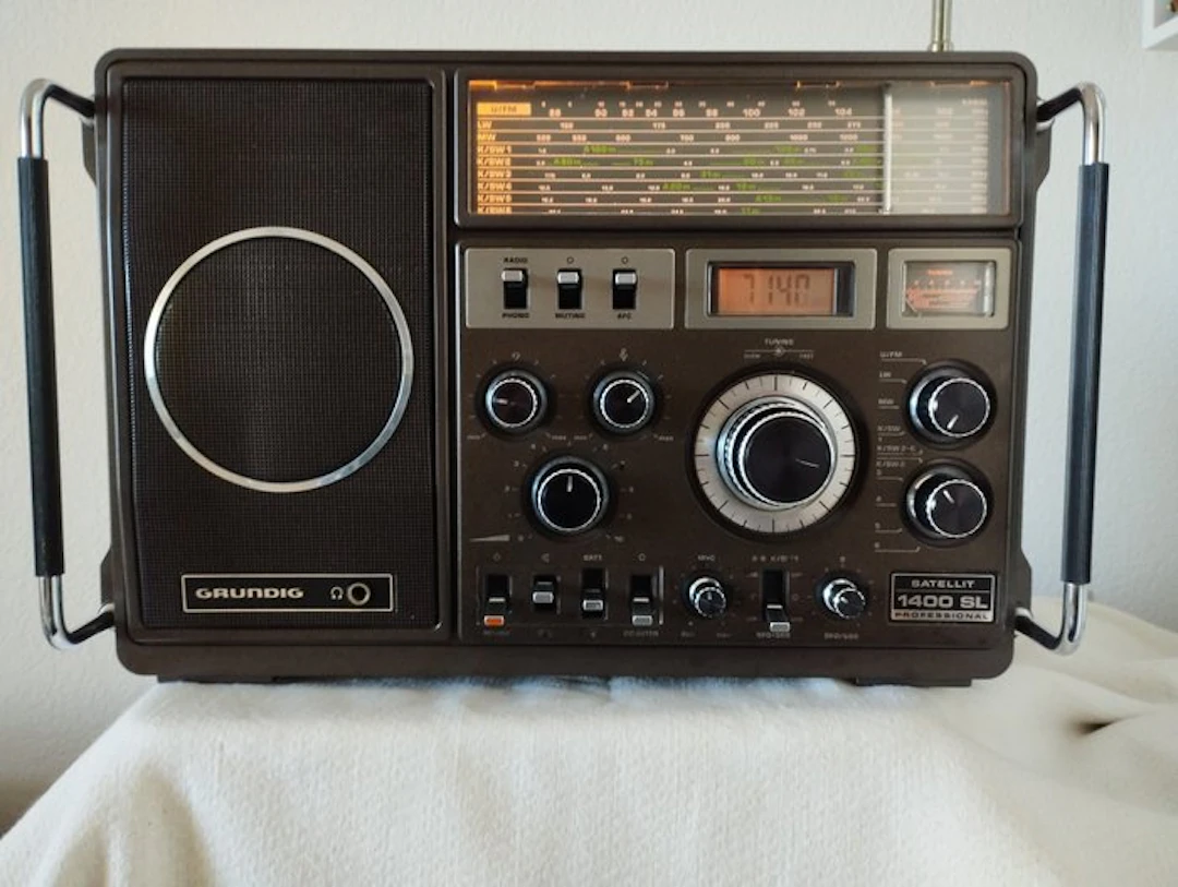 Grundig - Satellit 1400 SL Professional World radio