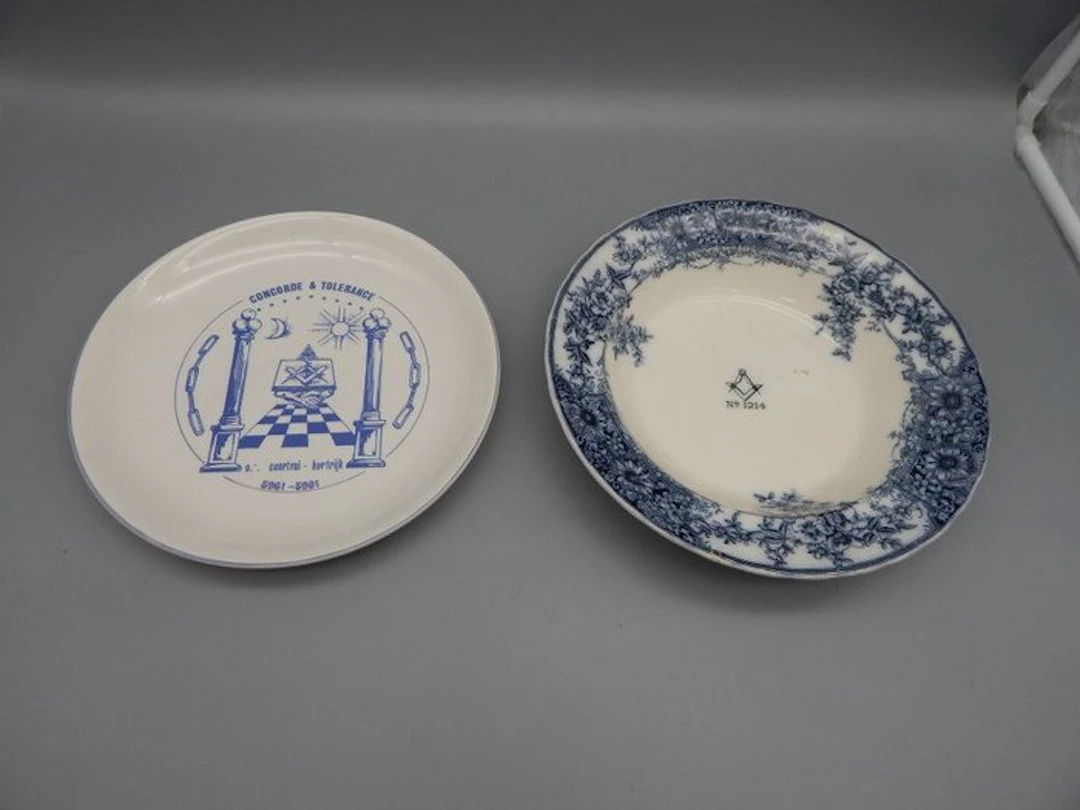 Belgium - Badge - vrijmetselarij franc maconnerie 2 oude...