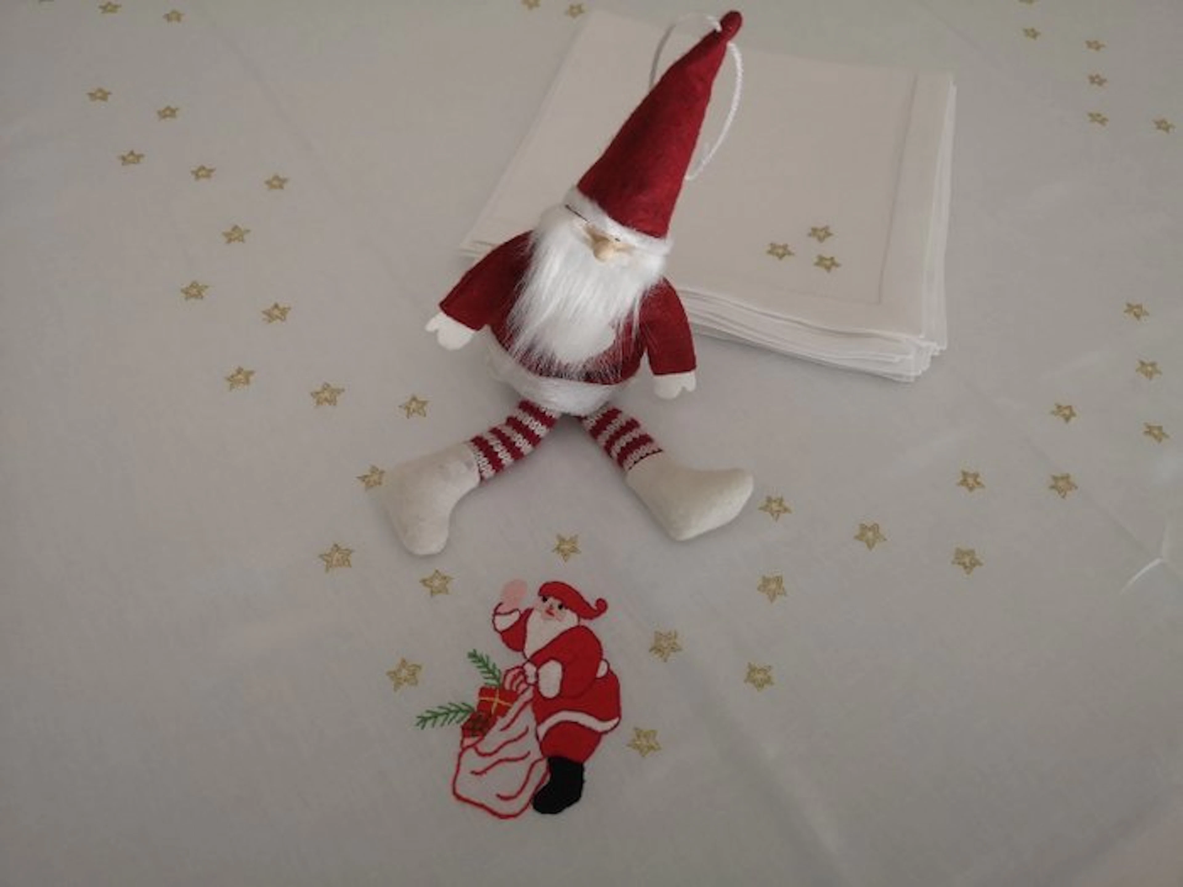 Prestigiosa Tovaglia natale 12 posti in purissimo lino...