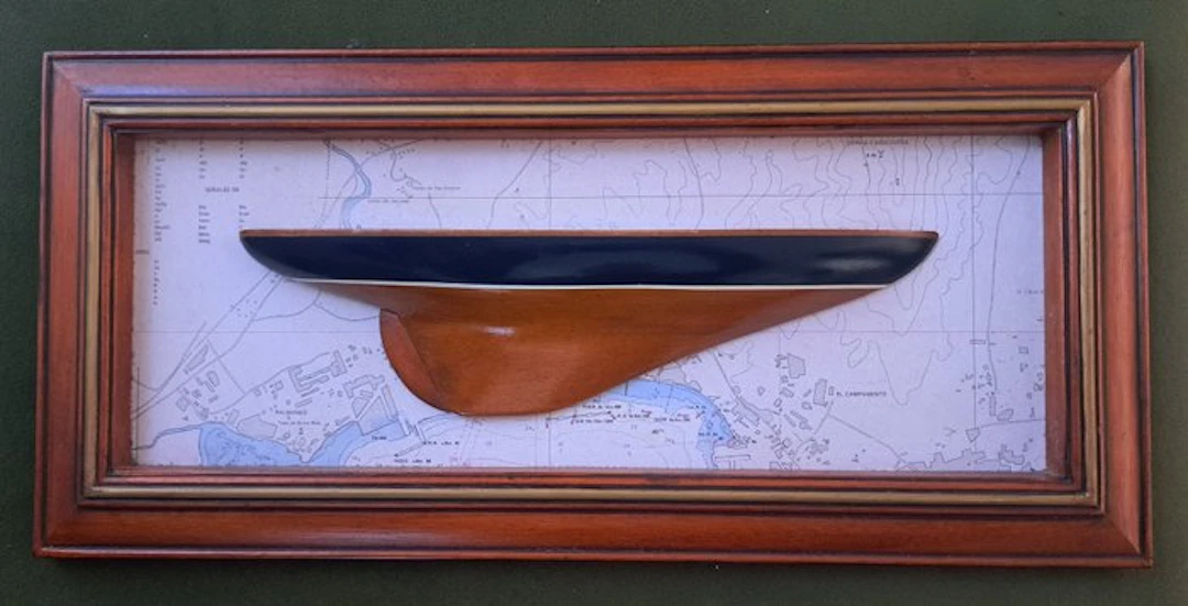 Not to scale - Half hull ship model - Demi-coque de yacht