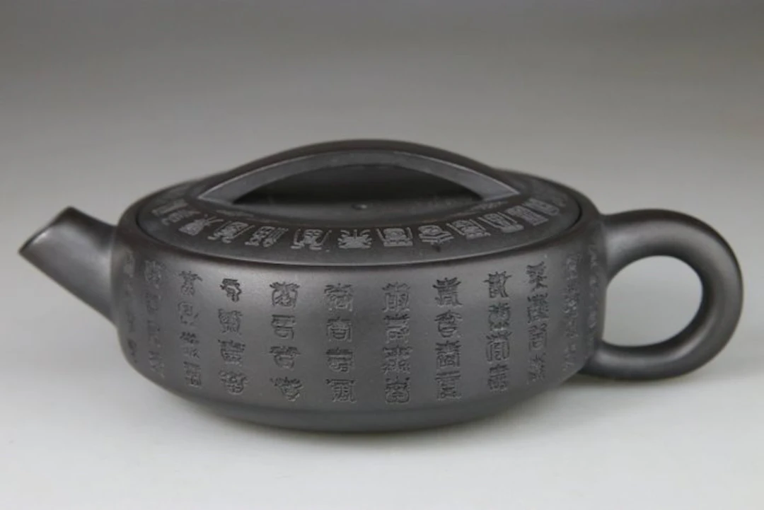 Teapot Yixing Zisha Black – Superb – Artist's Mark - China - Modern