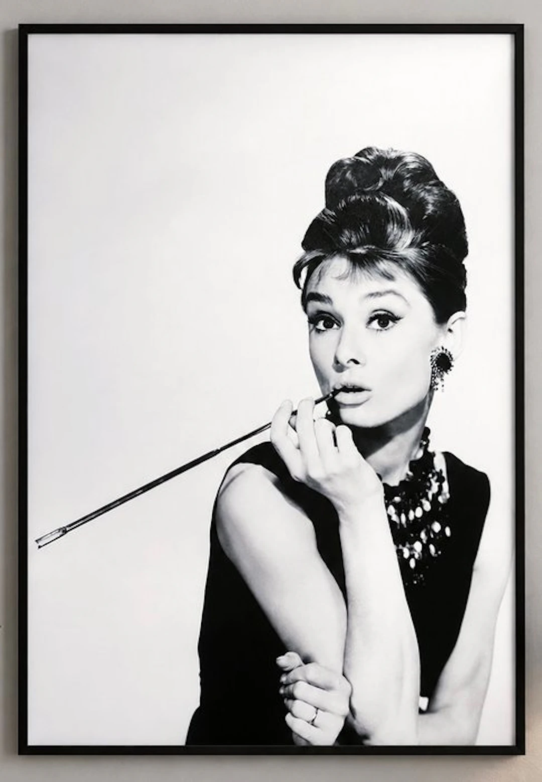 Audrey Hepburn - "Breakfast at Tiffany's" - (60,5x90cm)