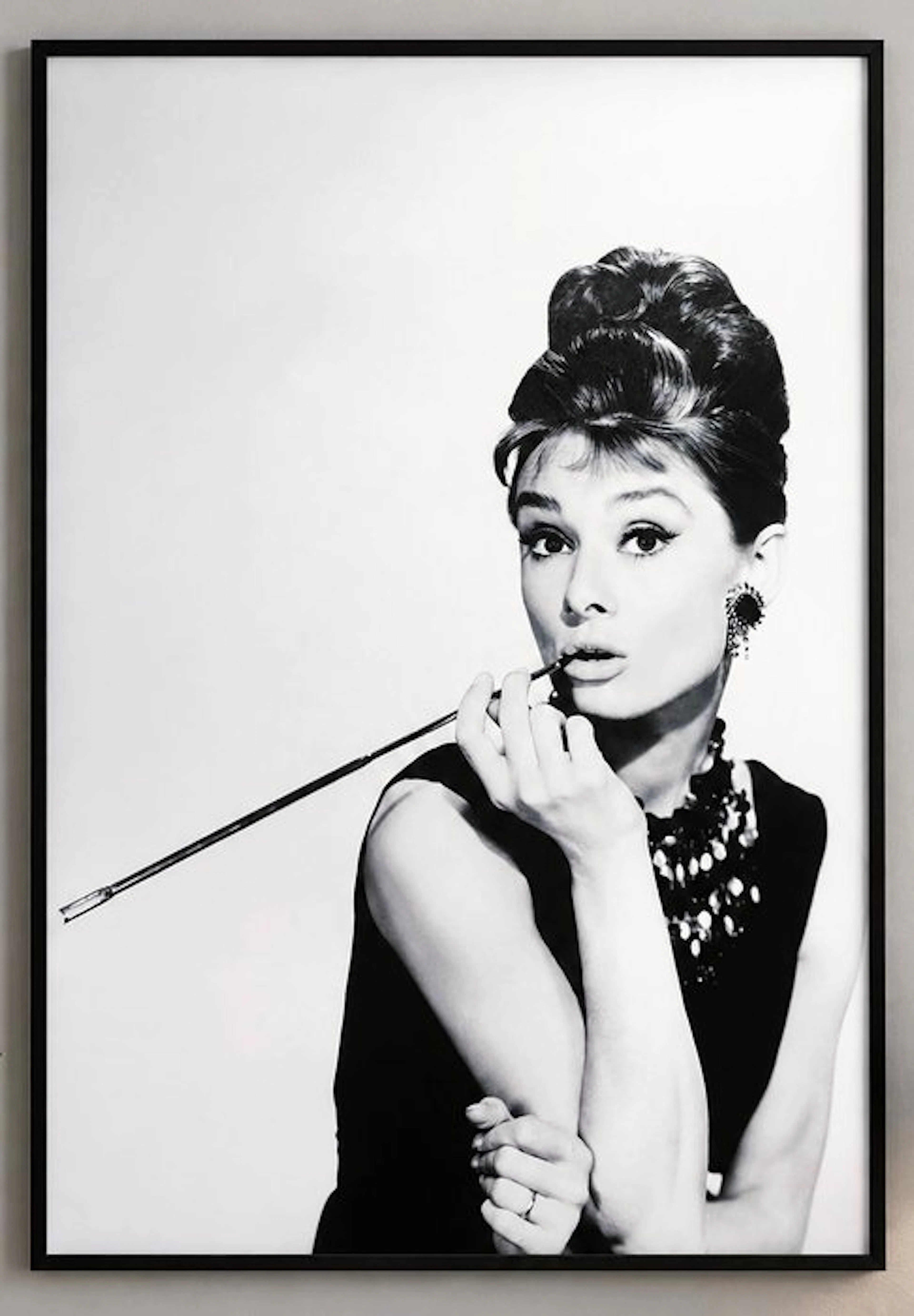 Audrey Hepburn - "Breakfast at Tiffany's" - (60,5x90cm)