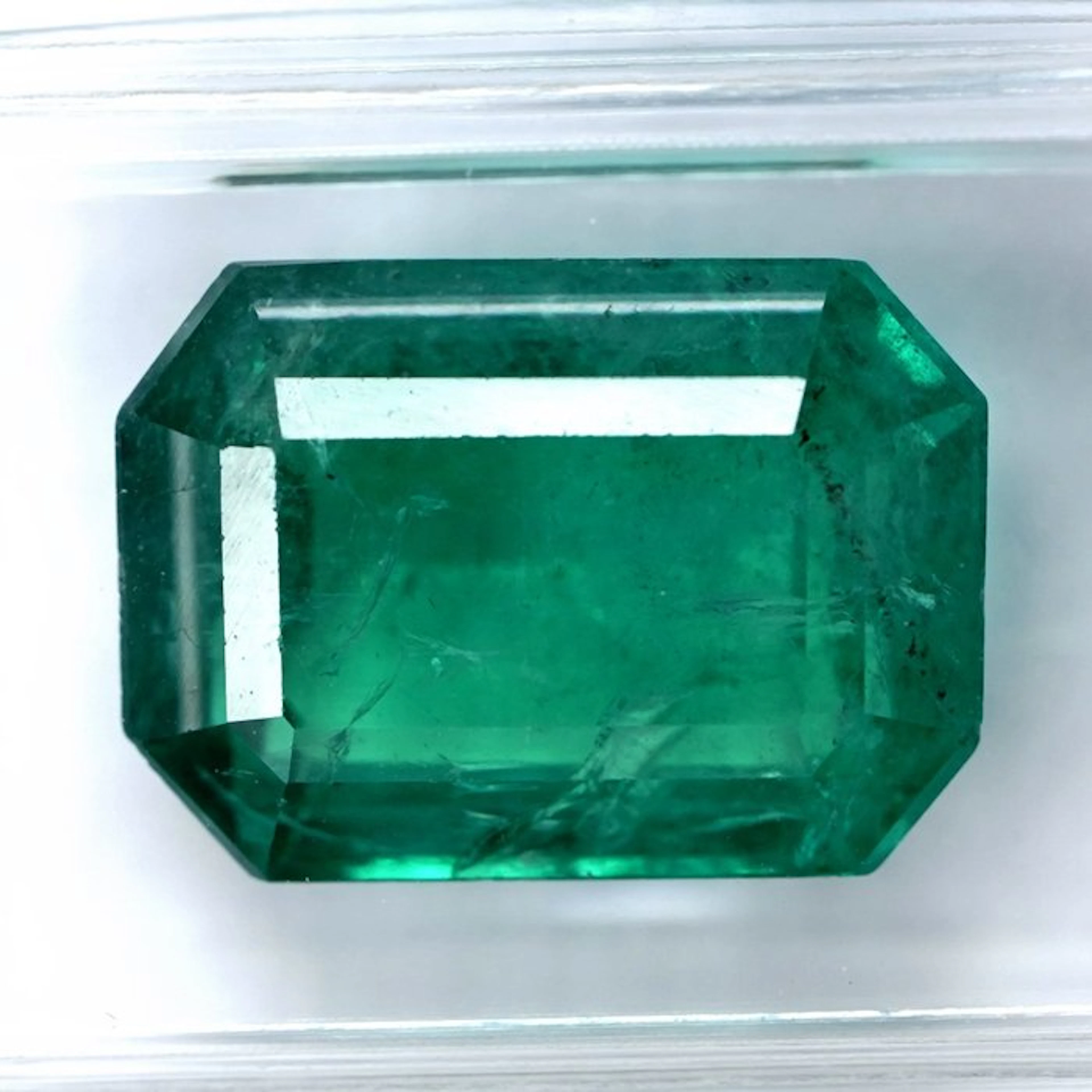 1 pcs Green Emerald - 6.60 ct - International Gemological Institute (IGI)