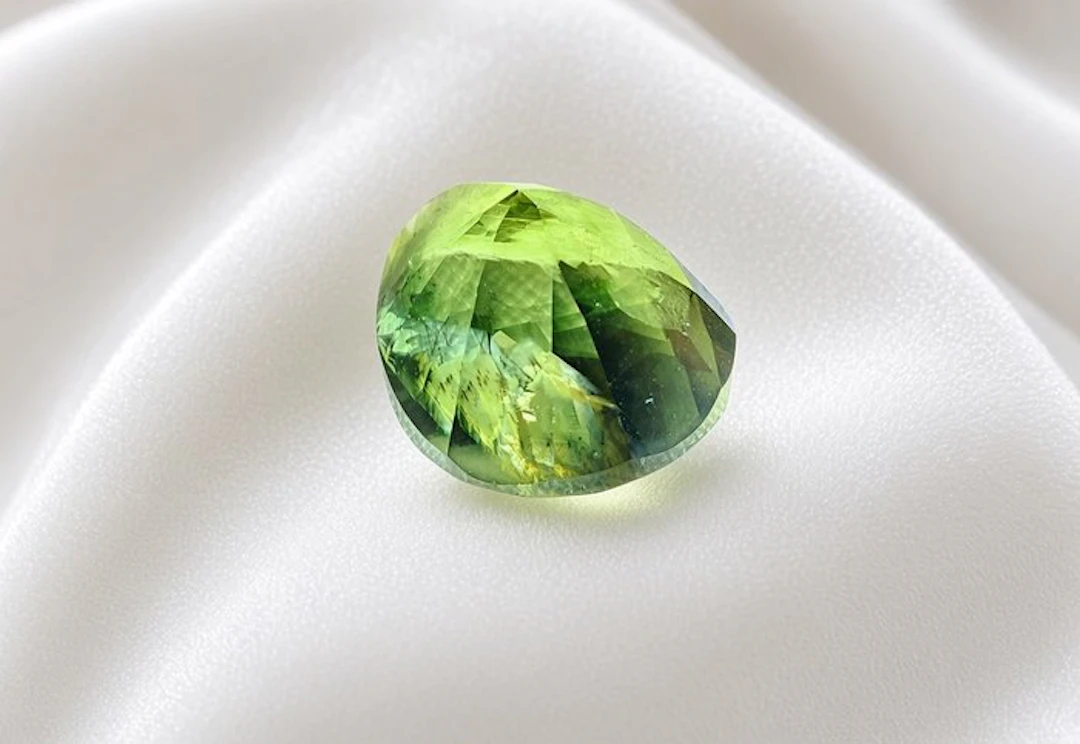 No reserve price - 1 pcs Green