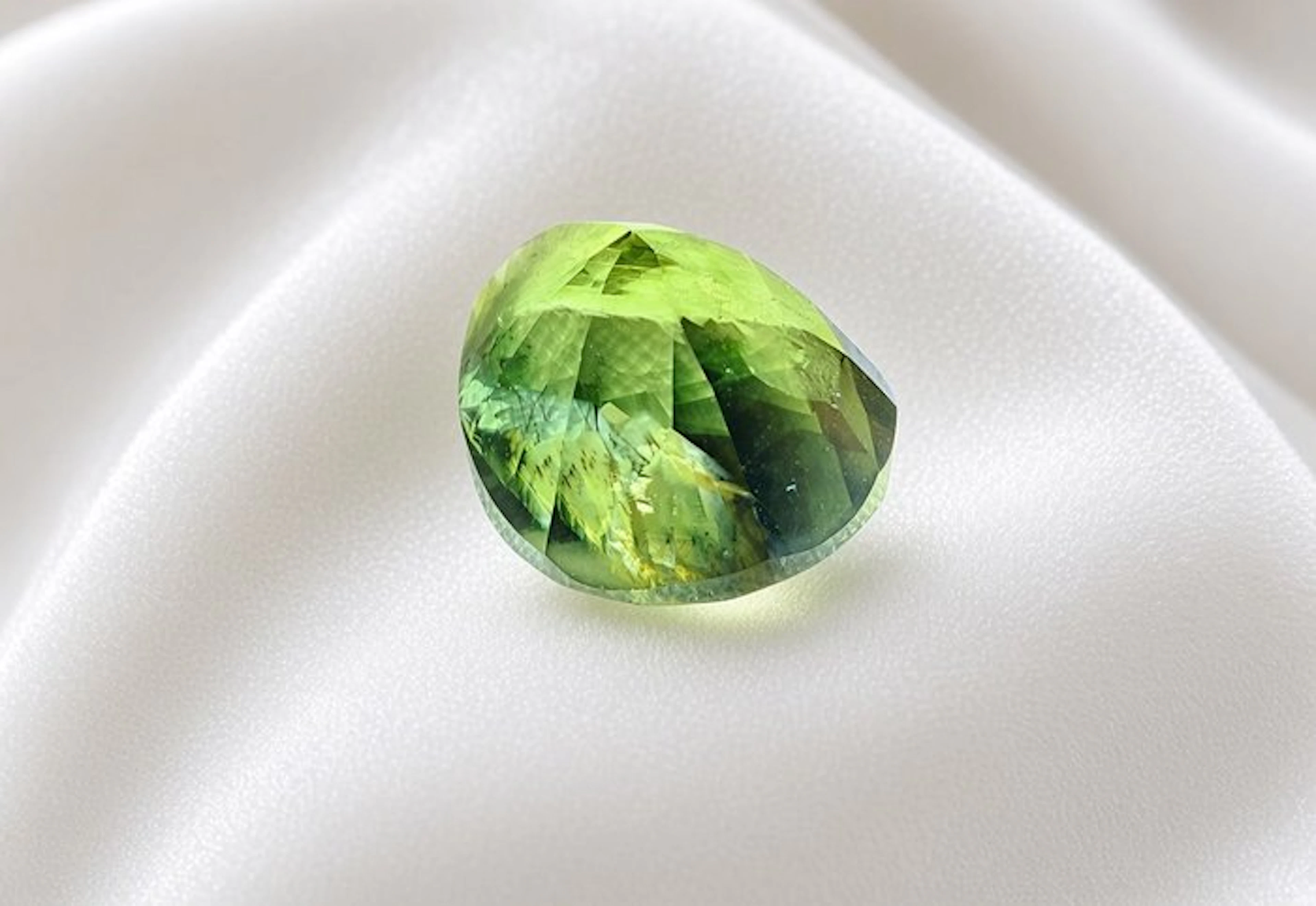 No reserve price - 1 pcs Green
