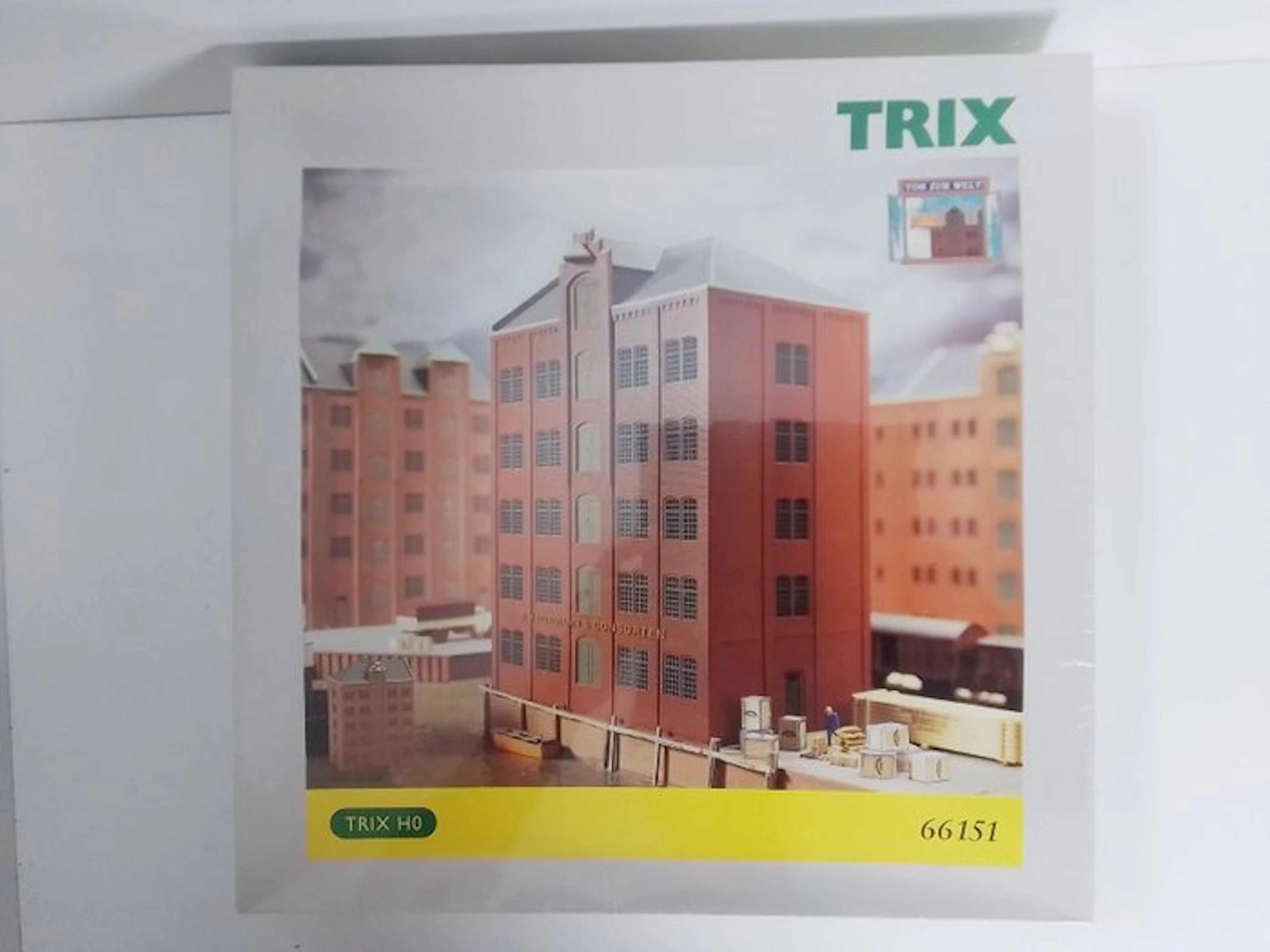 Trix H0 - 66151 - Model train buildings (1) - Building set Hamburg