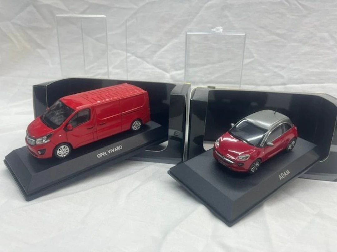 Iscale 1:43 - Model car (2) - Opel Vivaro / Opel Adam