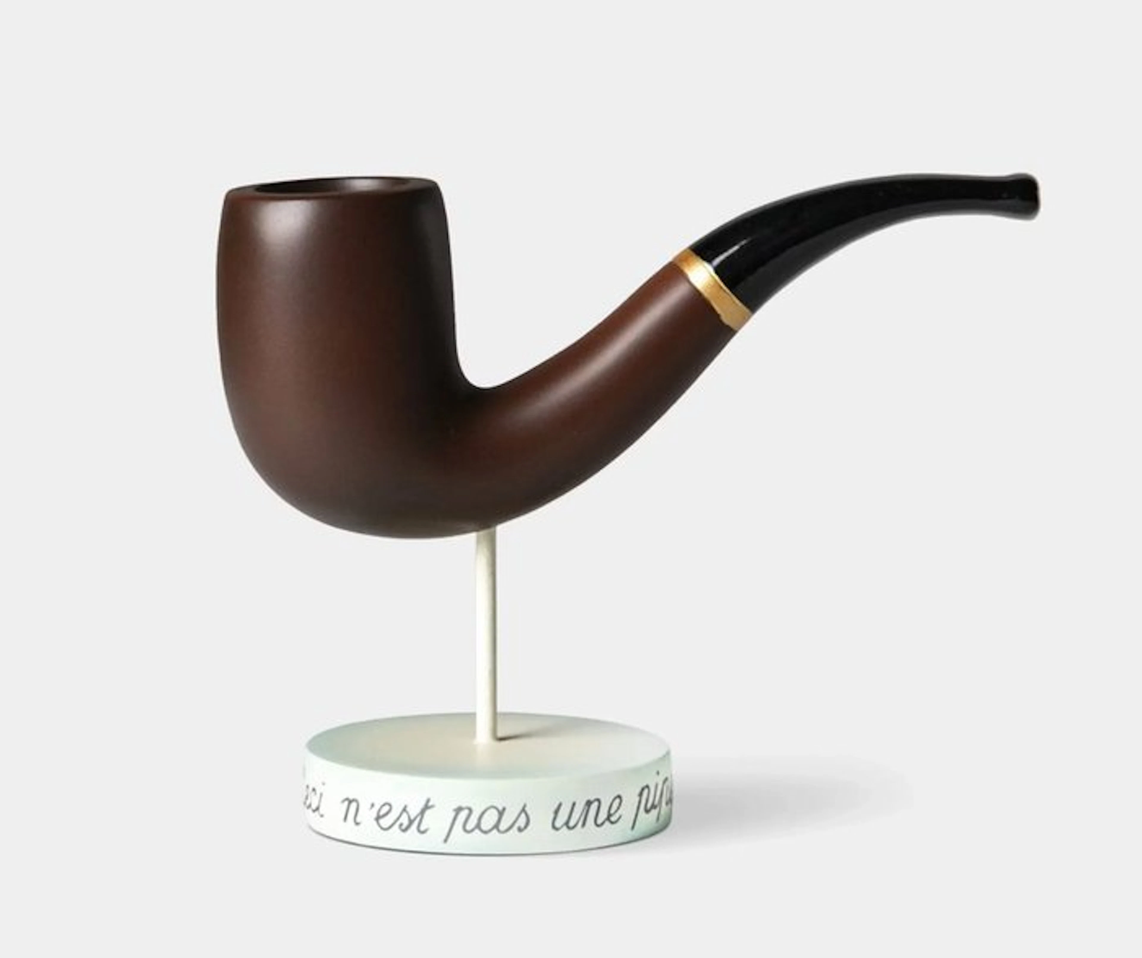 Parastone x René Magritte Foundation - Ceci n’est pas une pipe