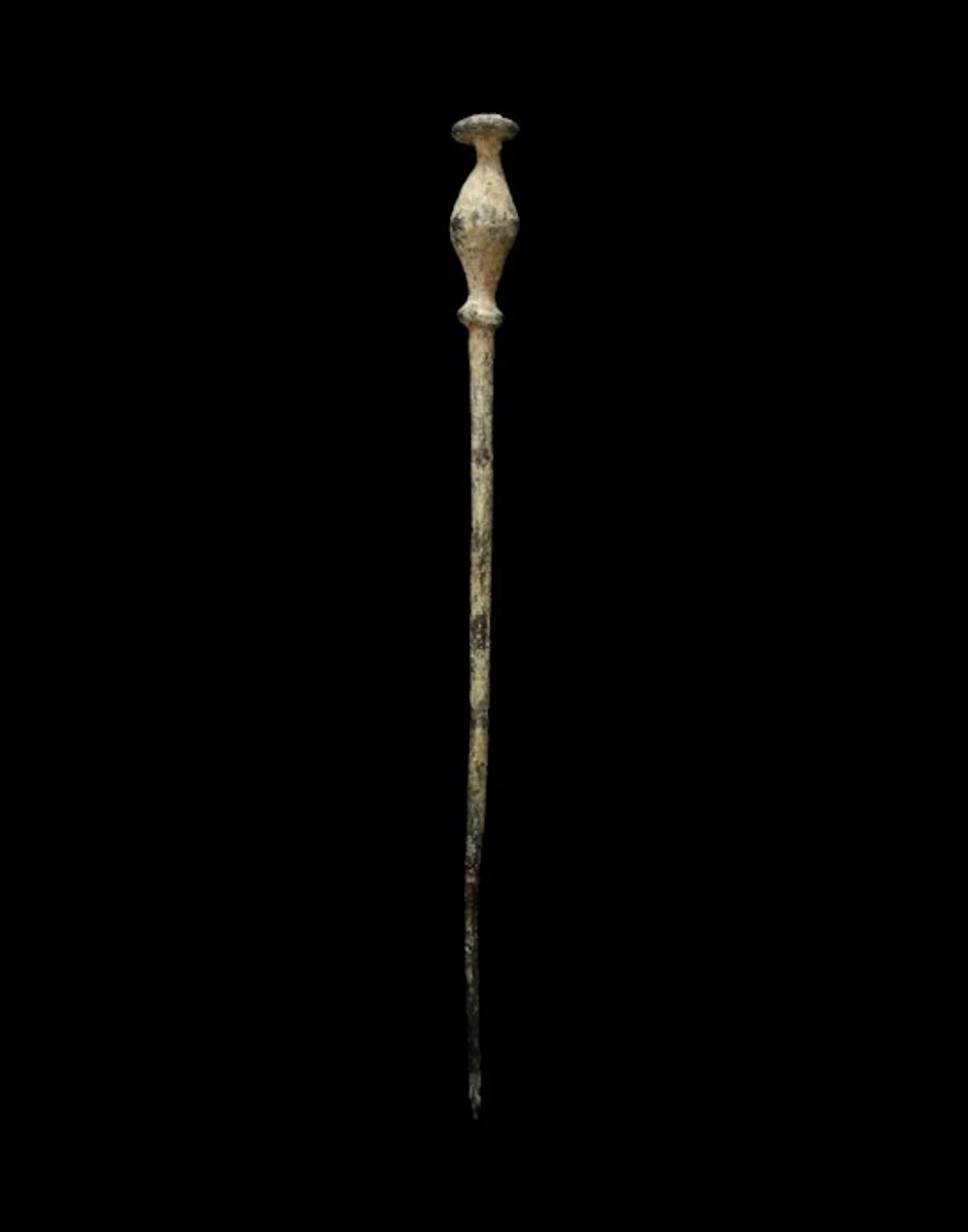 Luristan Bronze pin with a decorative molding. (No reserve price)