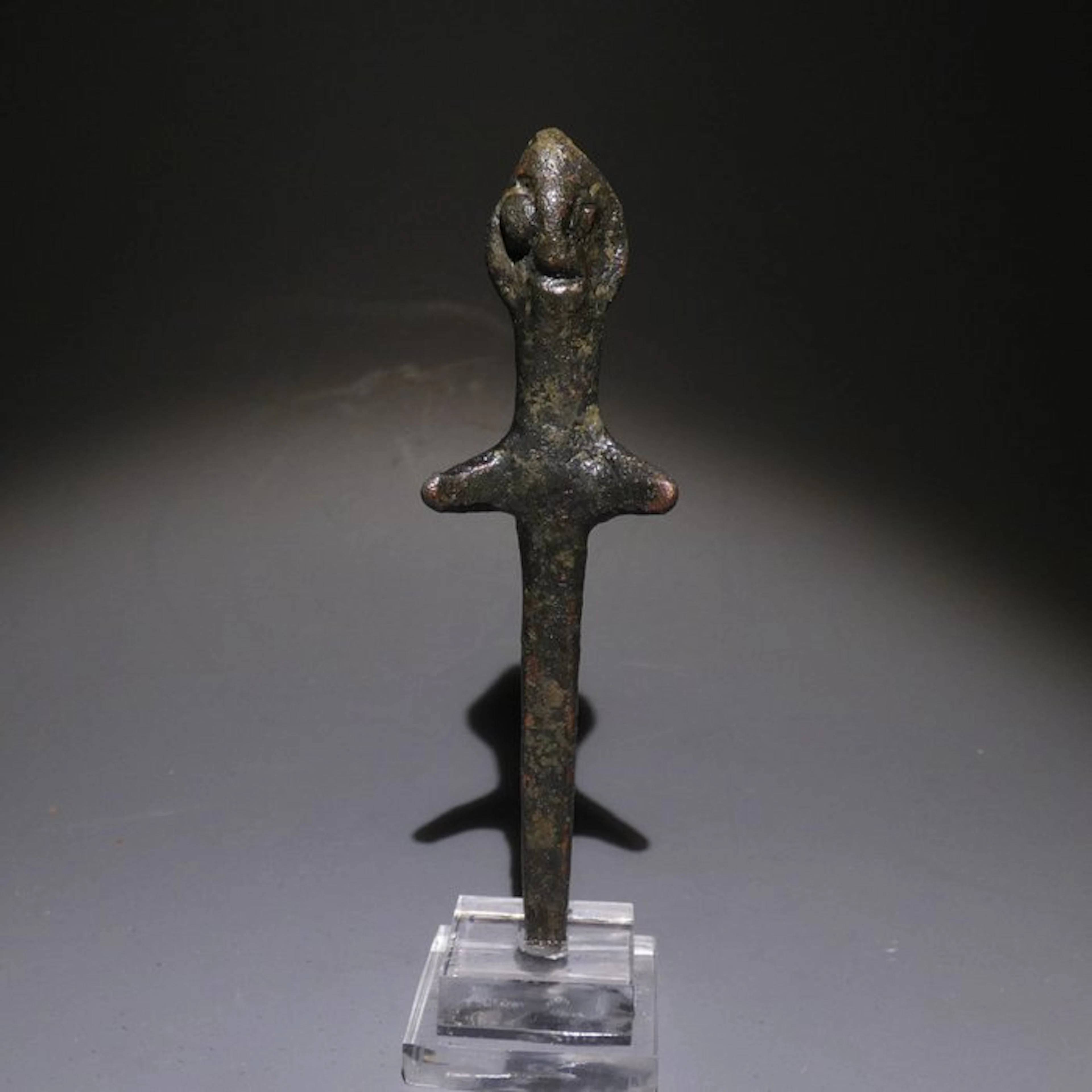 Achaemenid Bronze Important Figure, ex-voto. 8,2 cm H. 5th century BC.