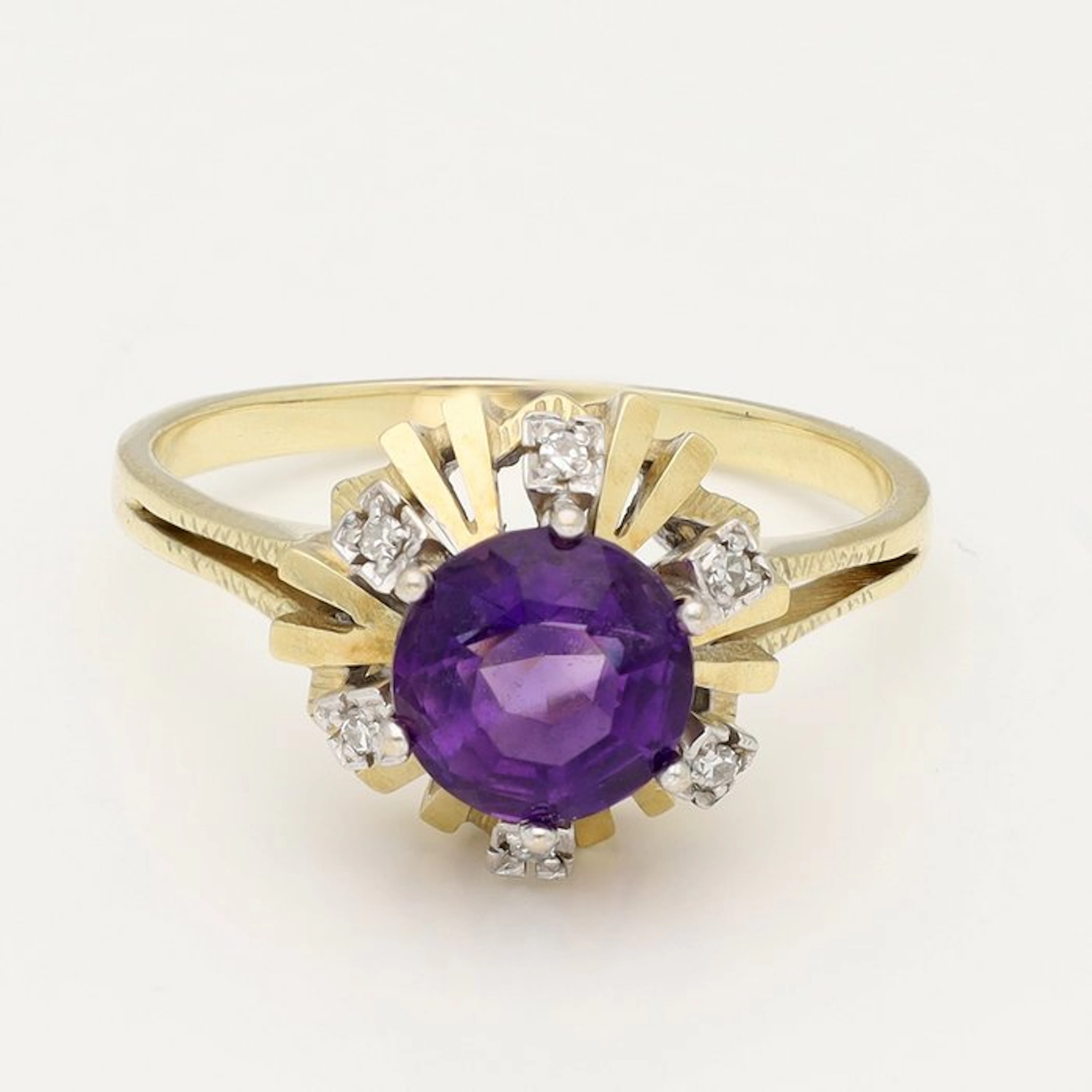 Ring - 14 kt. Yellow gold Amethyst - Diamond