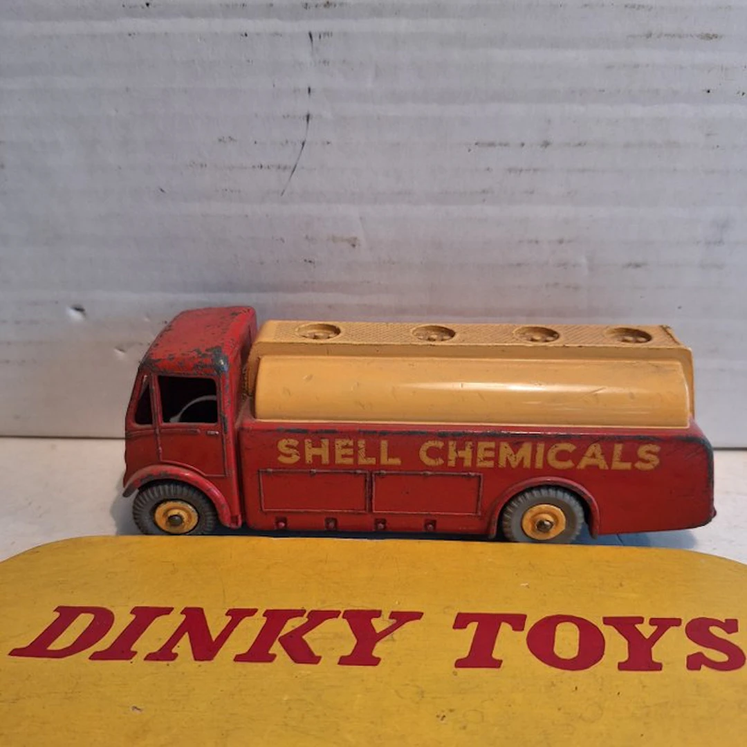 Dinky Toys 1:50 - Model car - Dinky Supertoys - Shell Chemicals Tank Truck