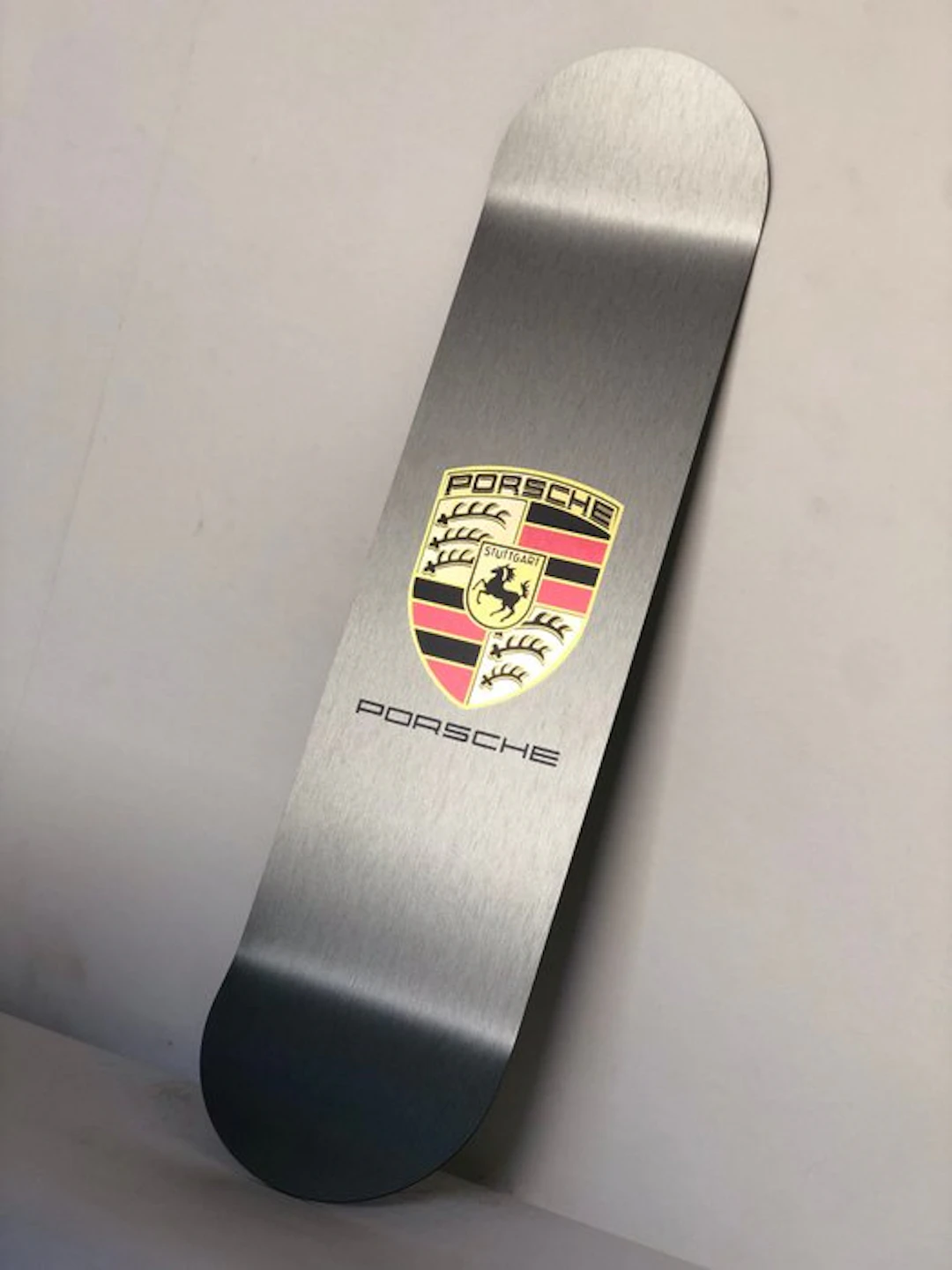 Beever Deco Art - Porsche goes skating!