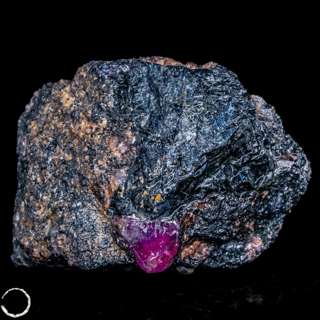 Padparadscha sapphire crystals – A fascinating play of...