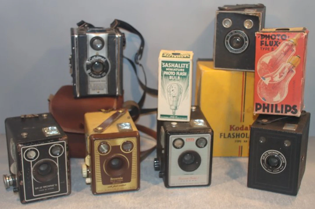 Kodak, Coronet Six-20 Model F; Model I;Twelve-20; Six-20...