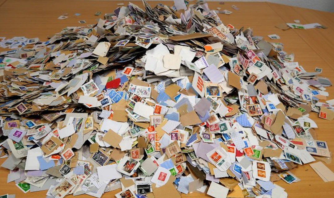World - 18 kg of stamps from Germany and all over the...