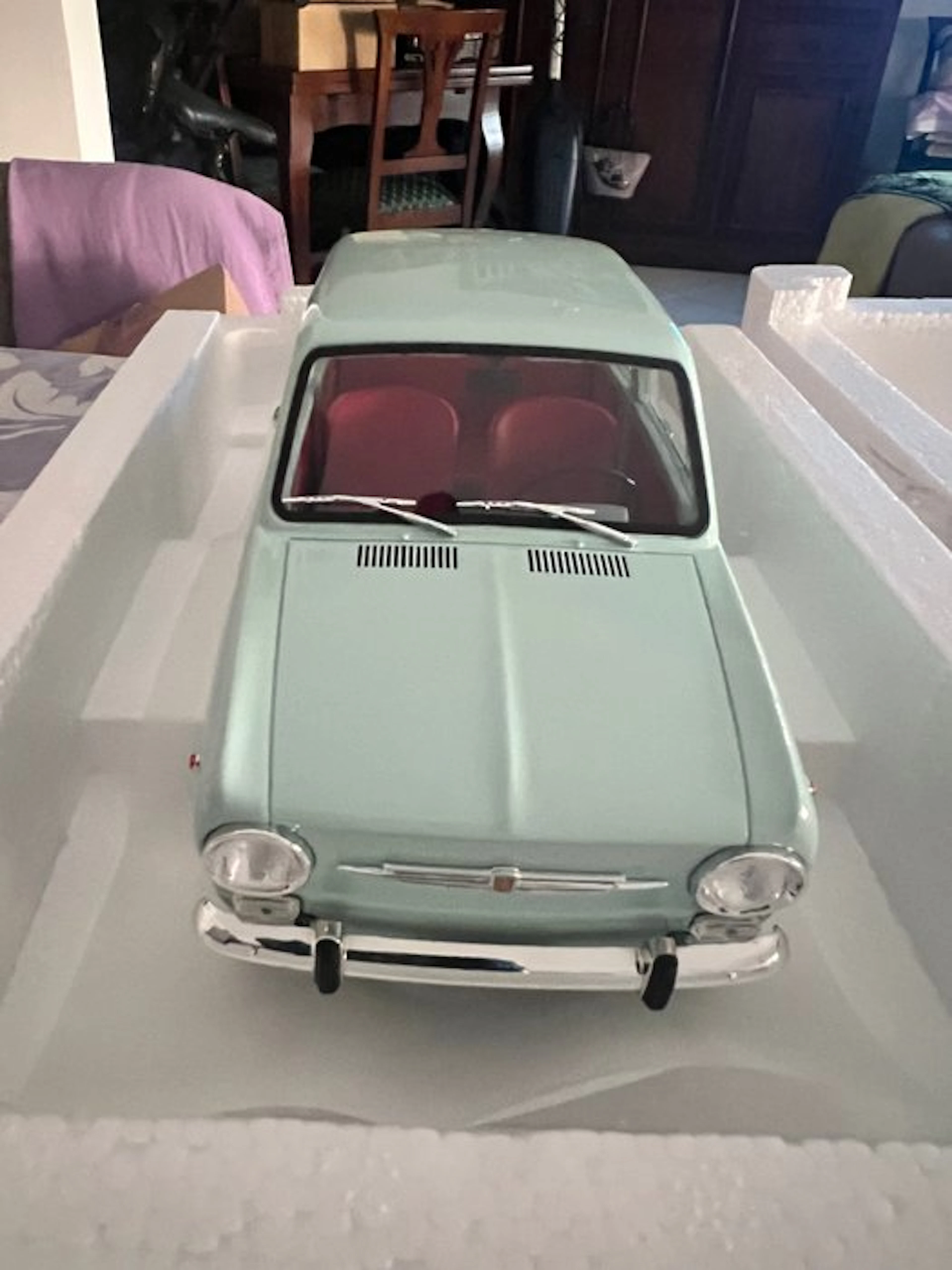 Laudoracing 1:18 - Model car - Fiat 850 Berlina (1964)
