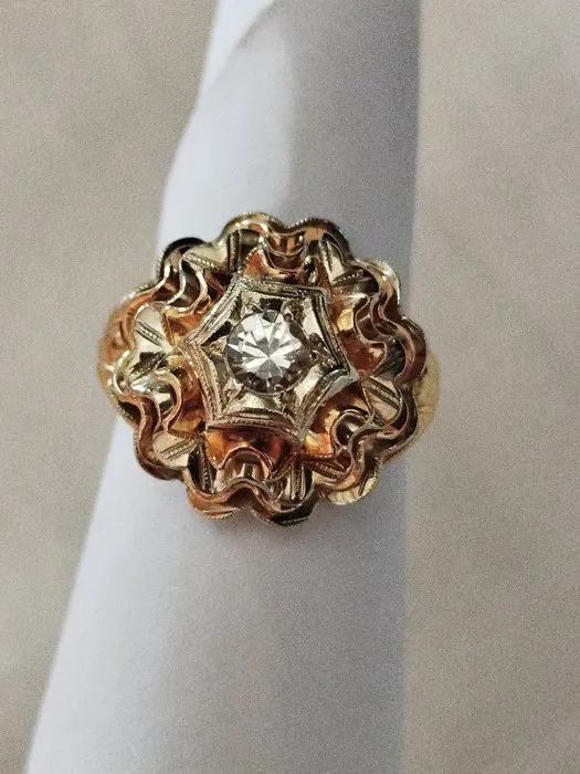 Engagement ring - 18 kt