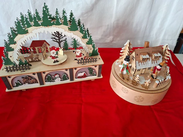 Christmas decoration (2) - Wood - Carousel and music box
