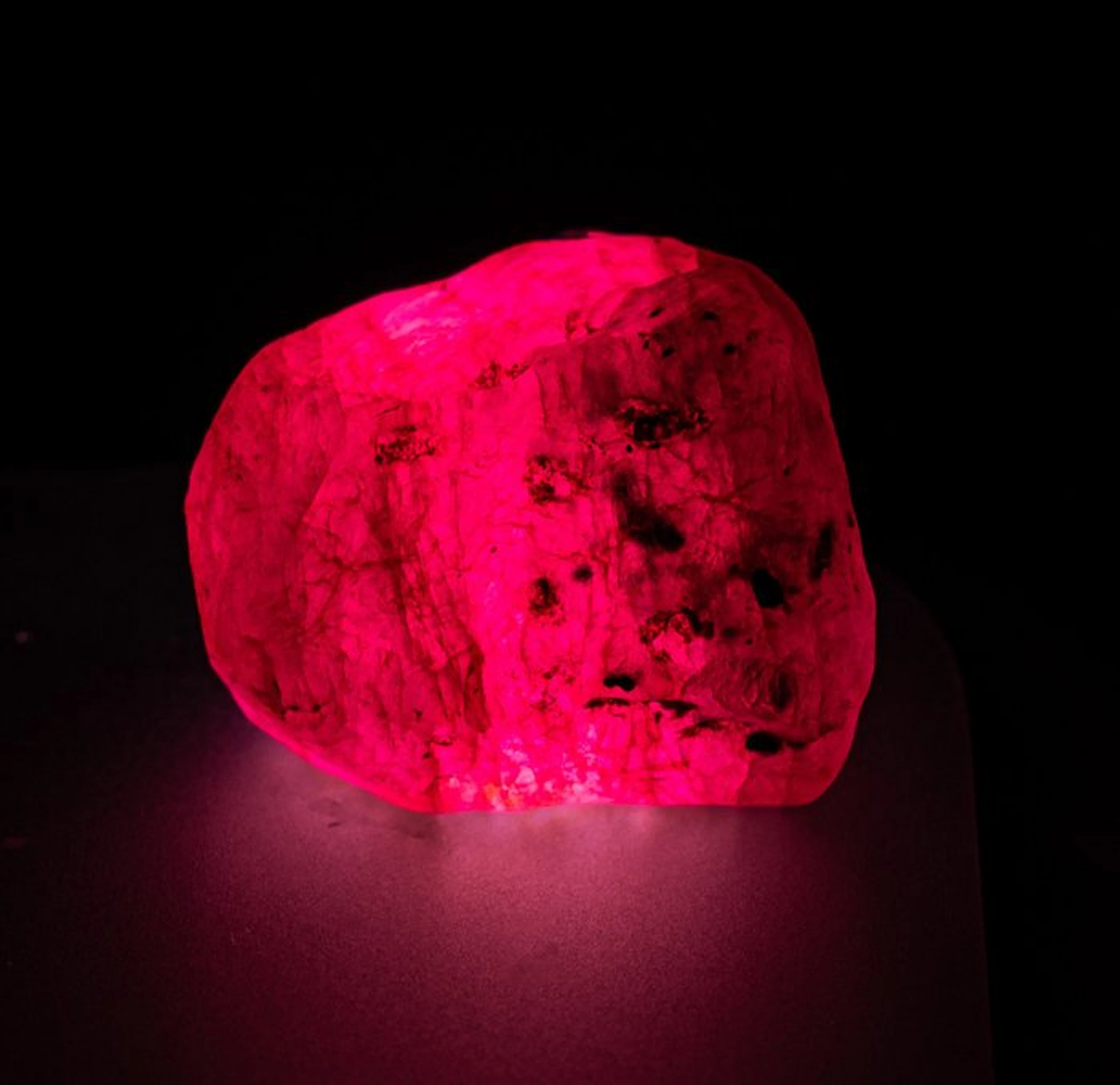 19.80 carats!! Pigeon-blood ruby - top quality GÉANT...