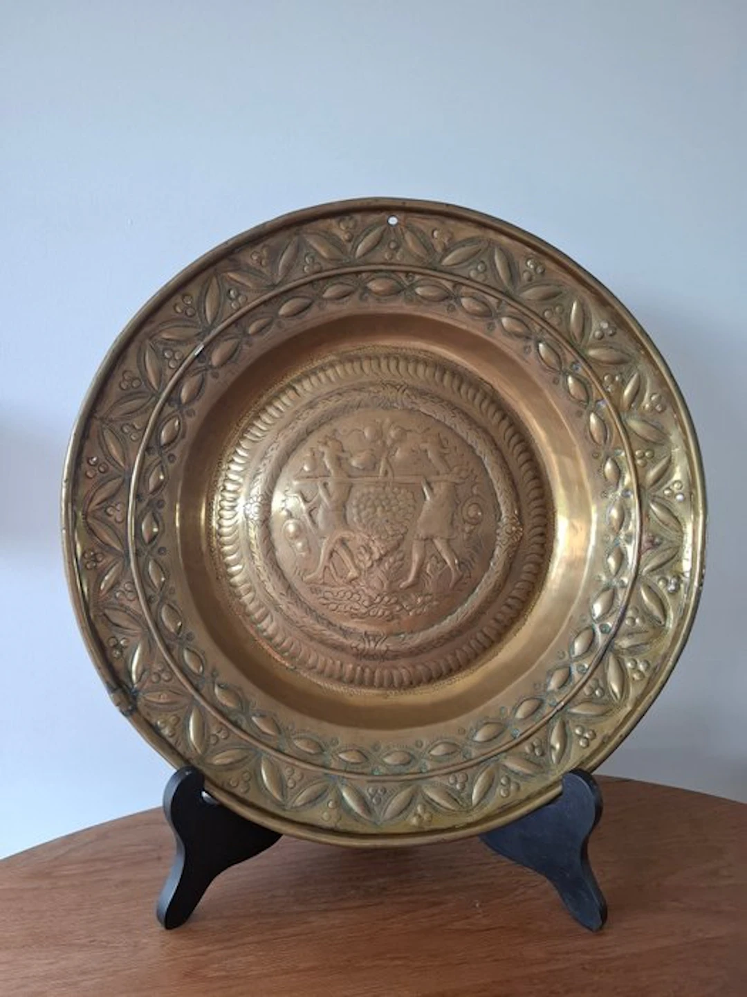 Alms dish - Brass - 17th century - Joshua and Caleb and the grapes