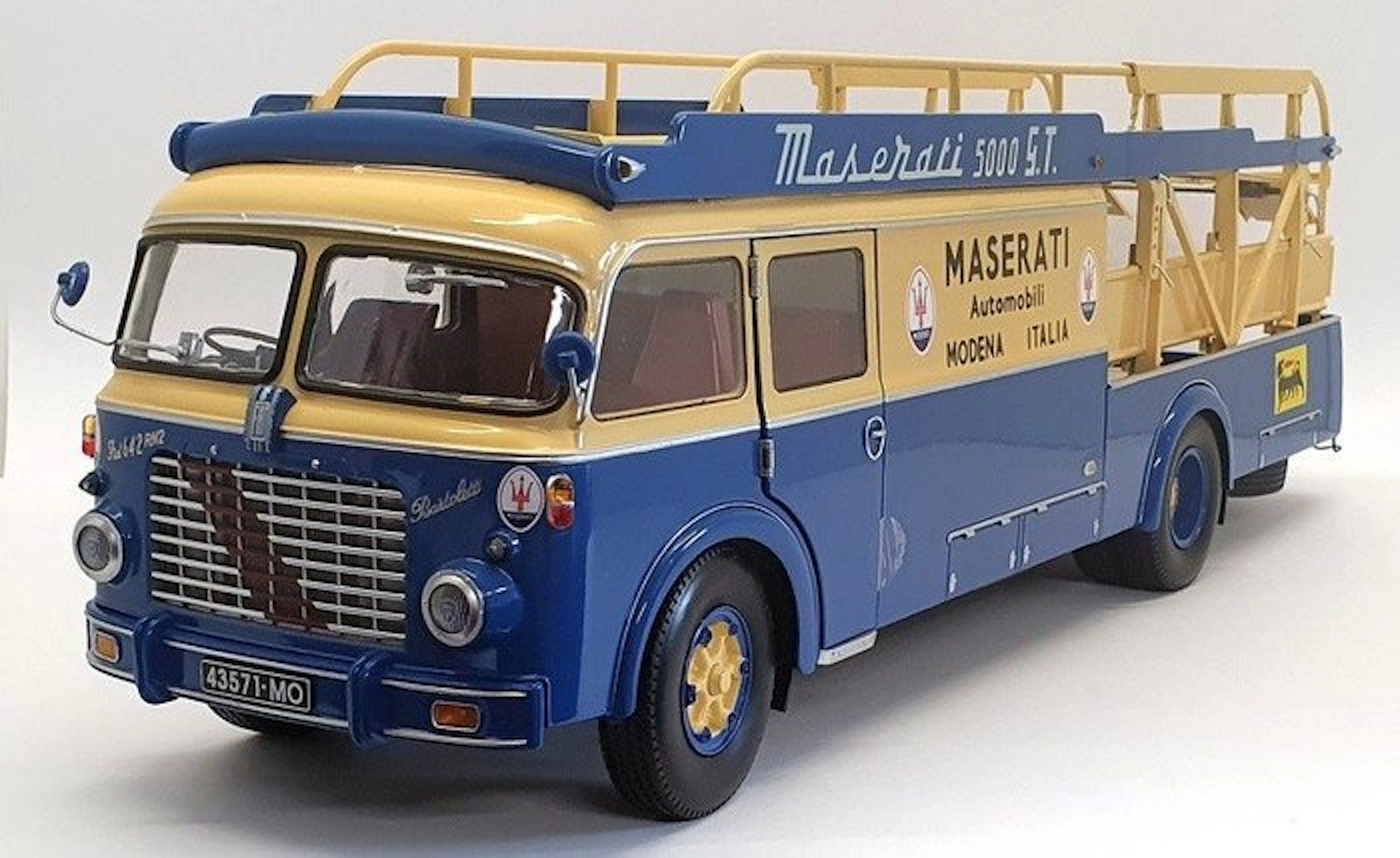 CMR 1:18 - Model car - 1957 Fiat 642 RN2 Bartoletti...