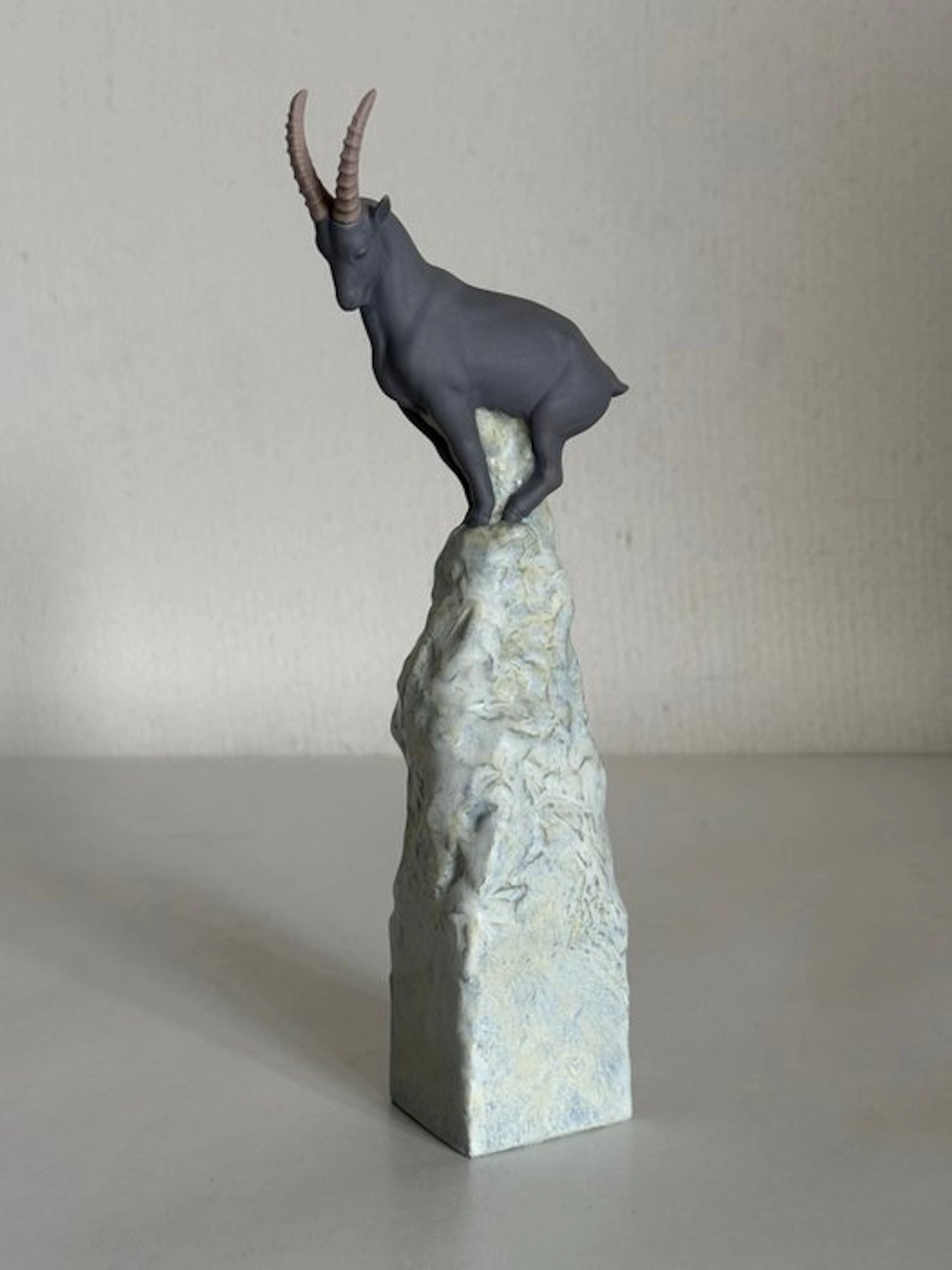Lladró - Figurine - Equilibrio Cabra (Balance - Goat) #18198 - Porcelain