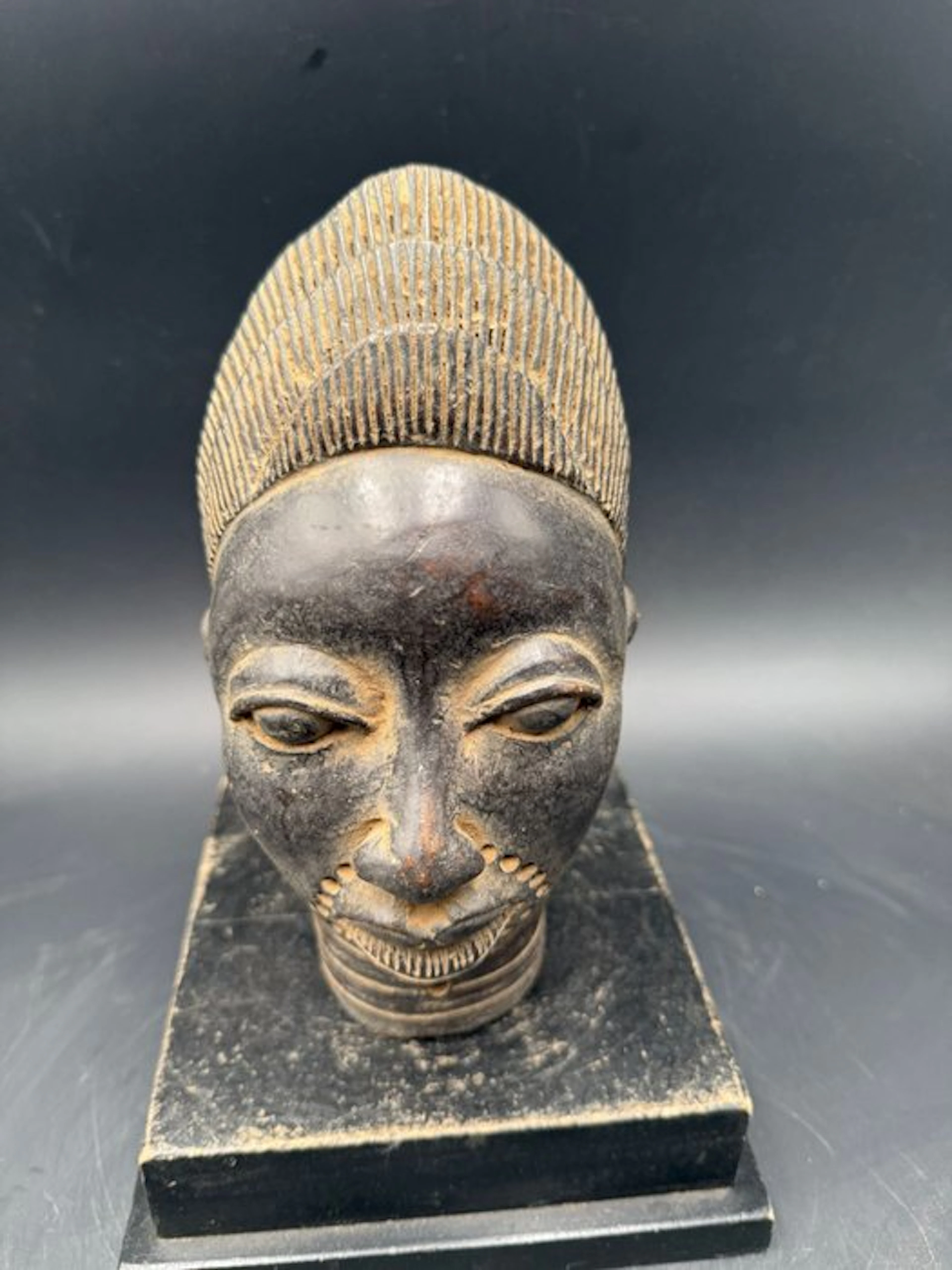 Magnificent large Oba head - Yoruba - Nigeria (No reserve price)