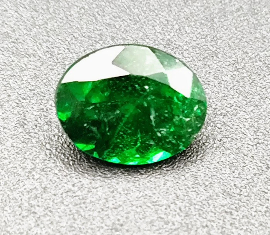 No reserve price - 1 pcs Green Garnet