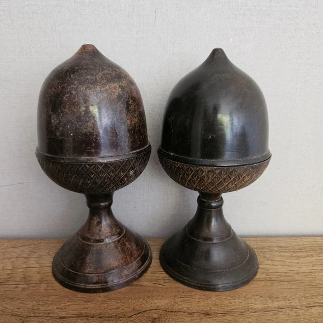 Candlestick In the shape of an acorn (2) - Brass, patinated - Autumn