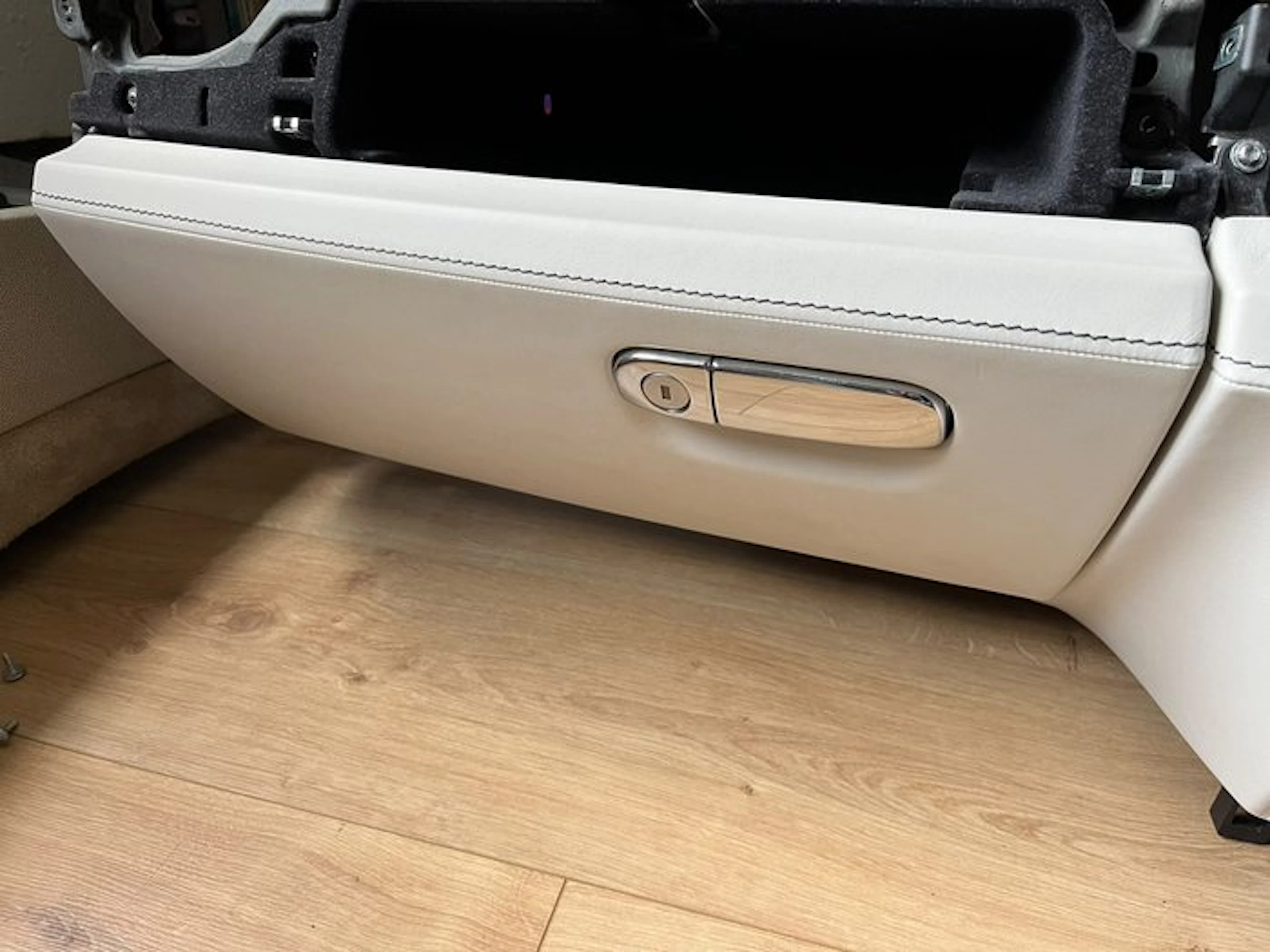 Car part (1) - Rolls-Royce - Dashboardkastje Rolls-Royce...