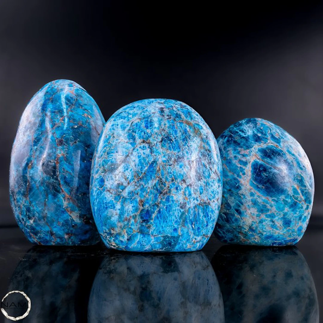 Apatite Freeform Lot – Bright blue hues in natural diversity- 2474.67 g - (3)
