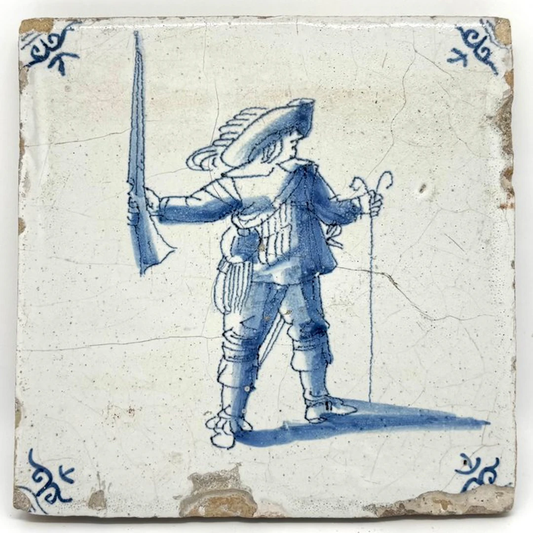 Antique Tile - Antieke Delftsblauwe tegel met musketier /...