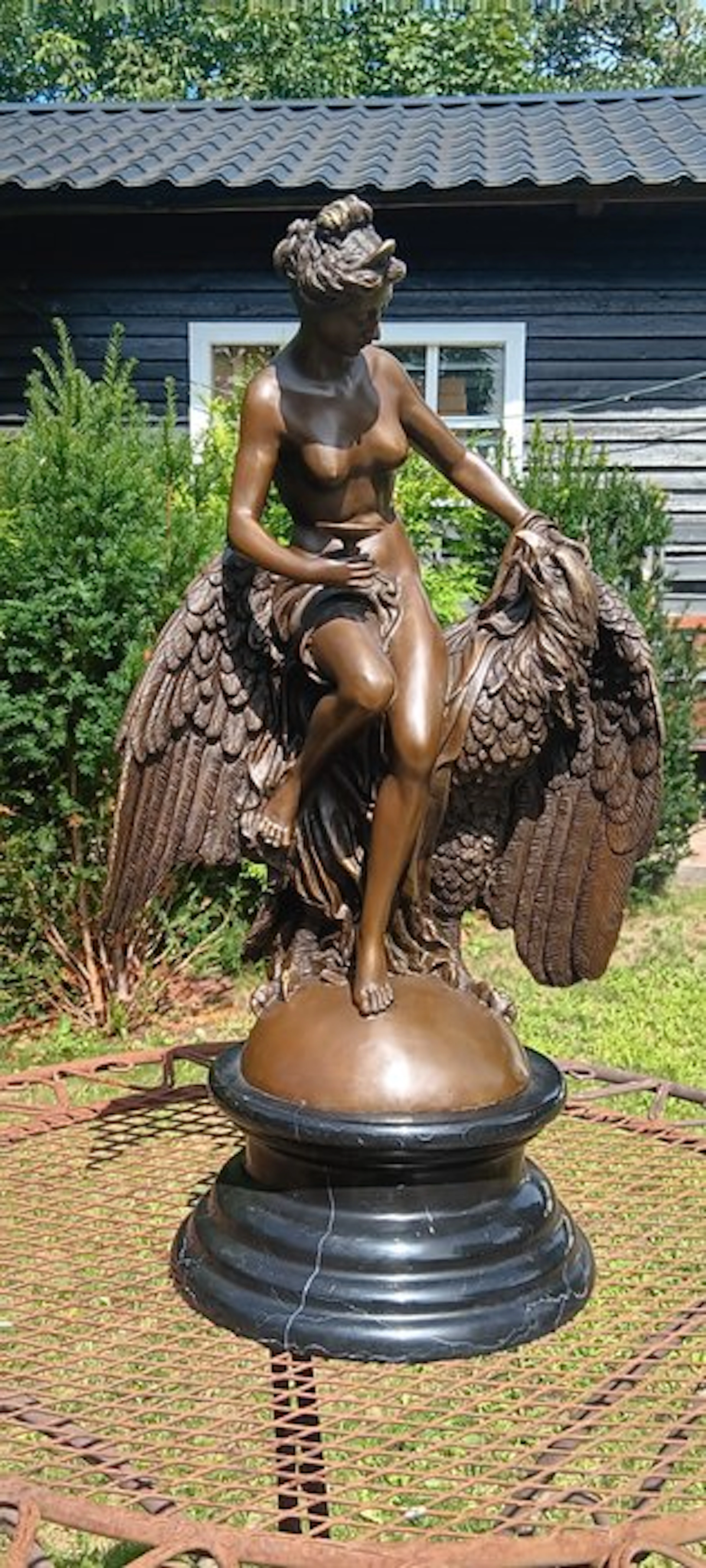Sculpture, "Hebe en de adelaar" - 50 cm - bronze marble