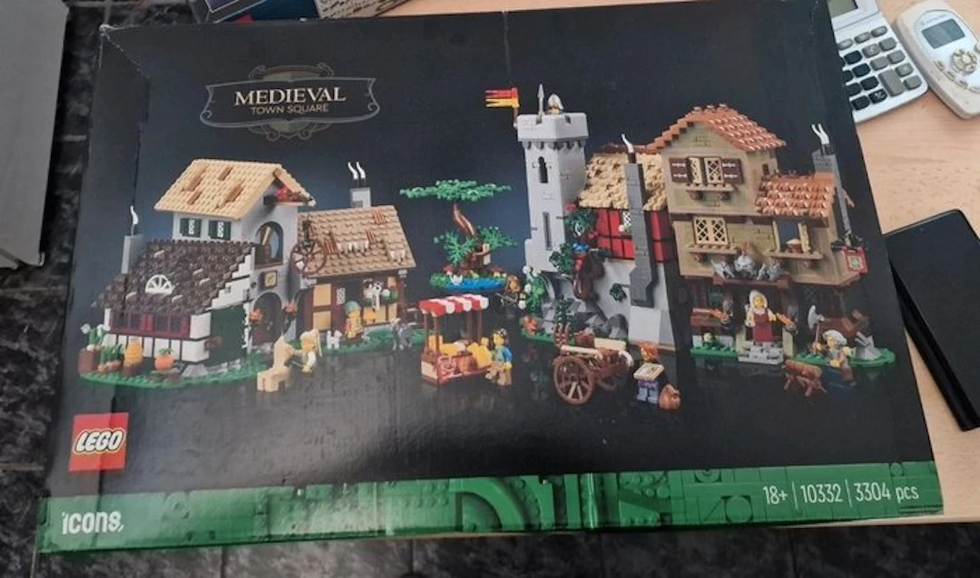 LEGO Set - 10332 - Icons - Medieval Town Square