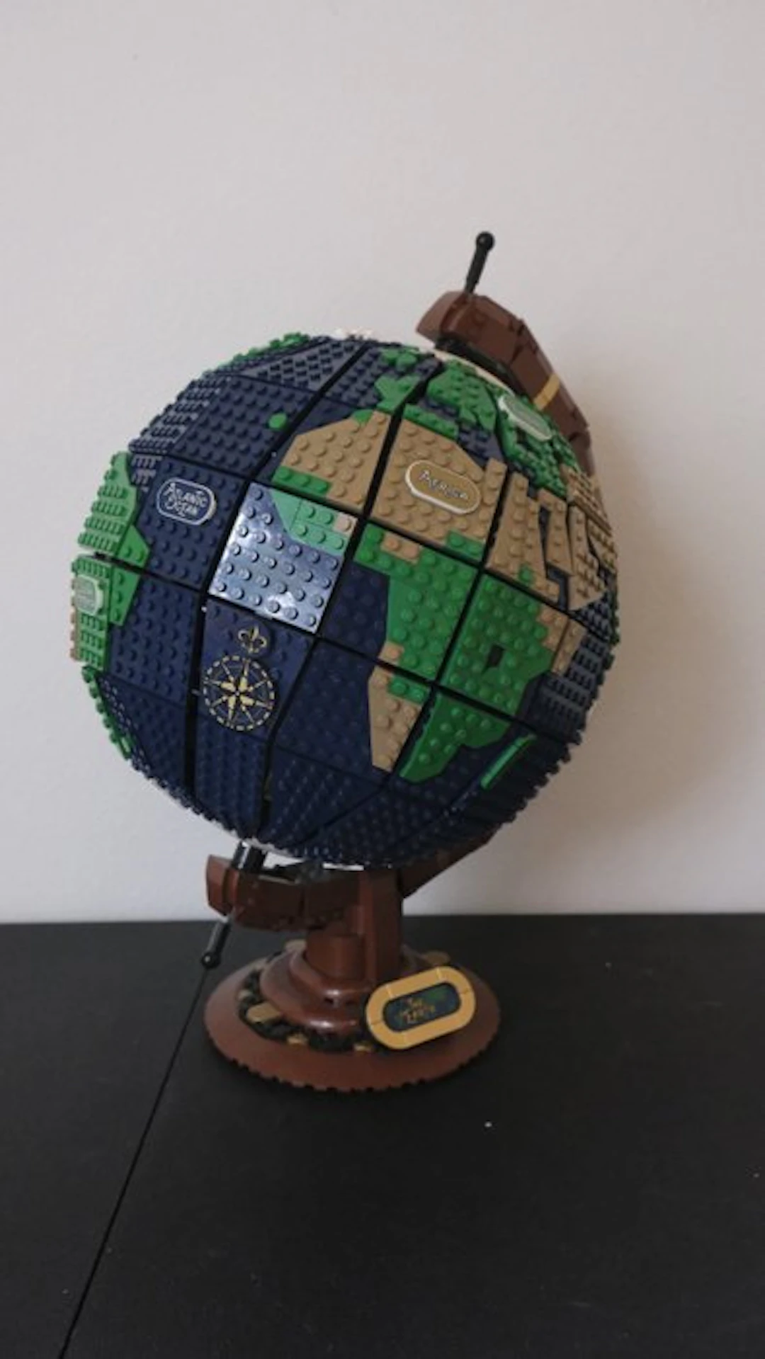 LEGO Set - 21332 - Ideas (CUUSOO) - The Globe - Used - 99% Complete - Retired