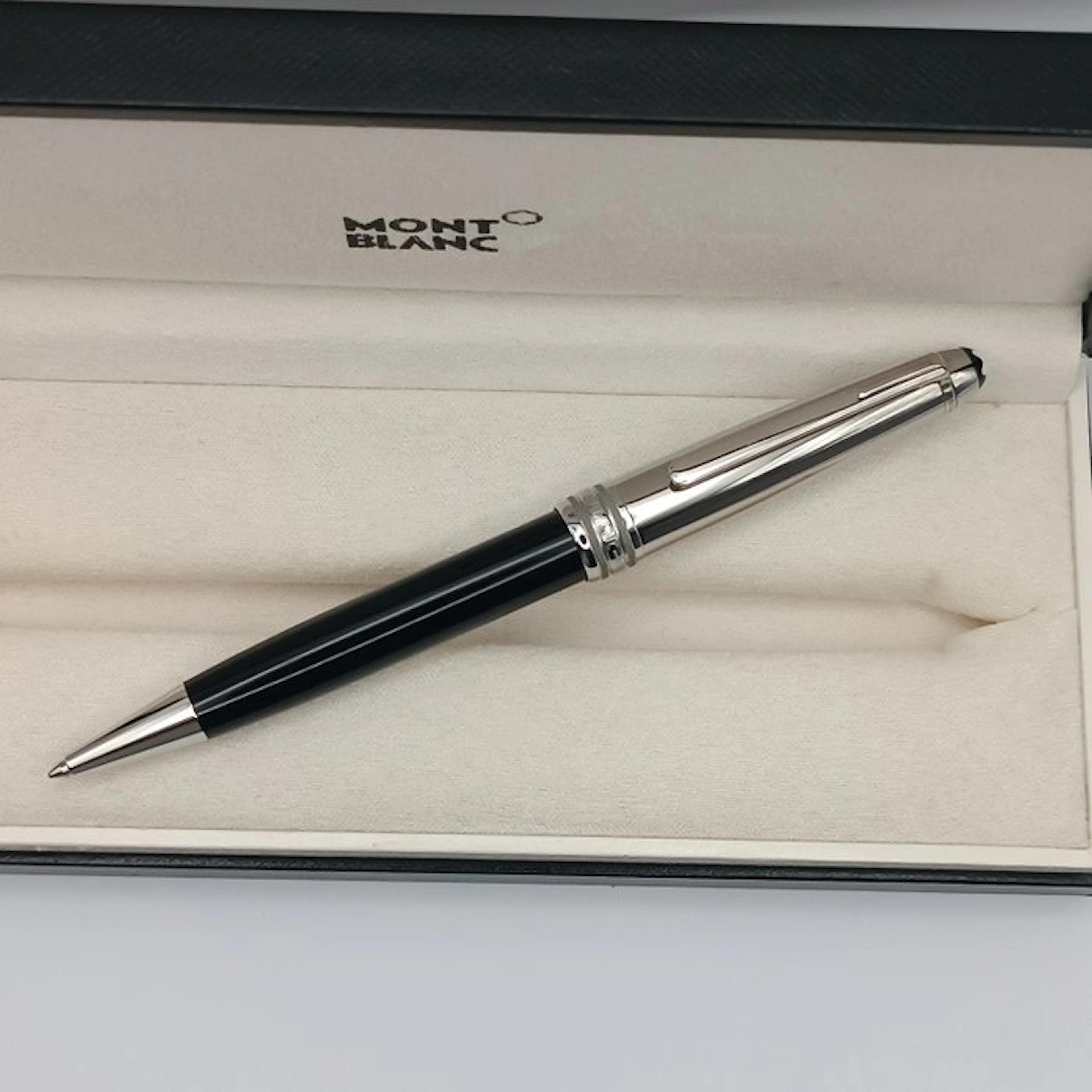 Montblanc - Solitaire Stainless Steel Doué Classique - Pen