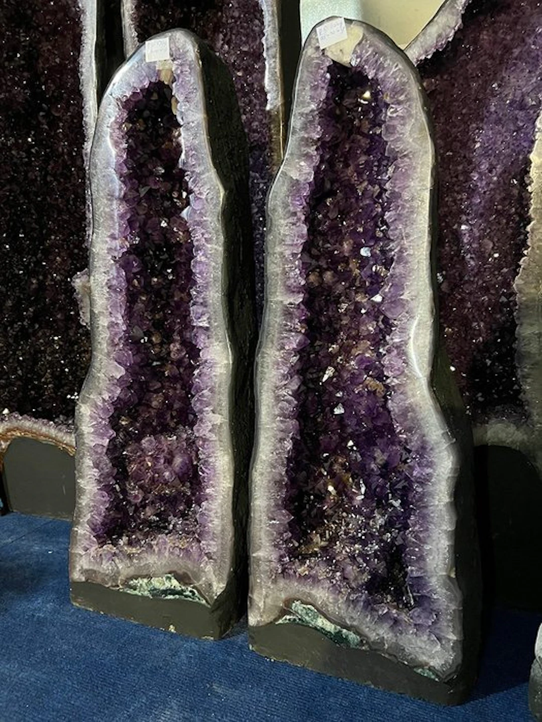 Amethyst Geode - Height: 86 cm - Width: 32 cm- 119 kg - (2)