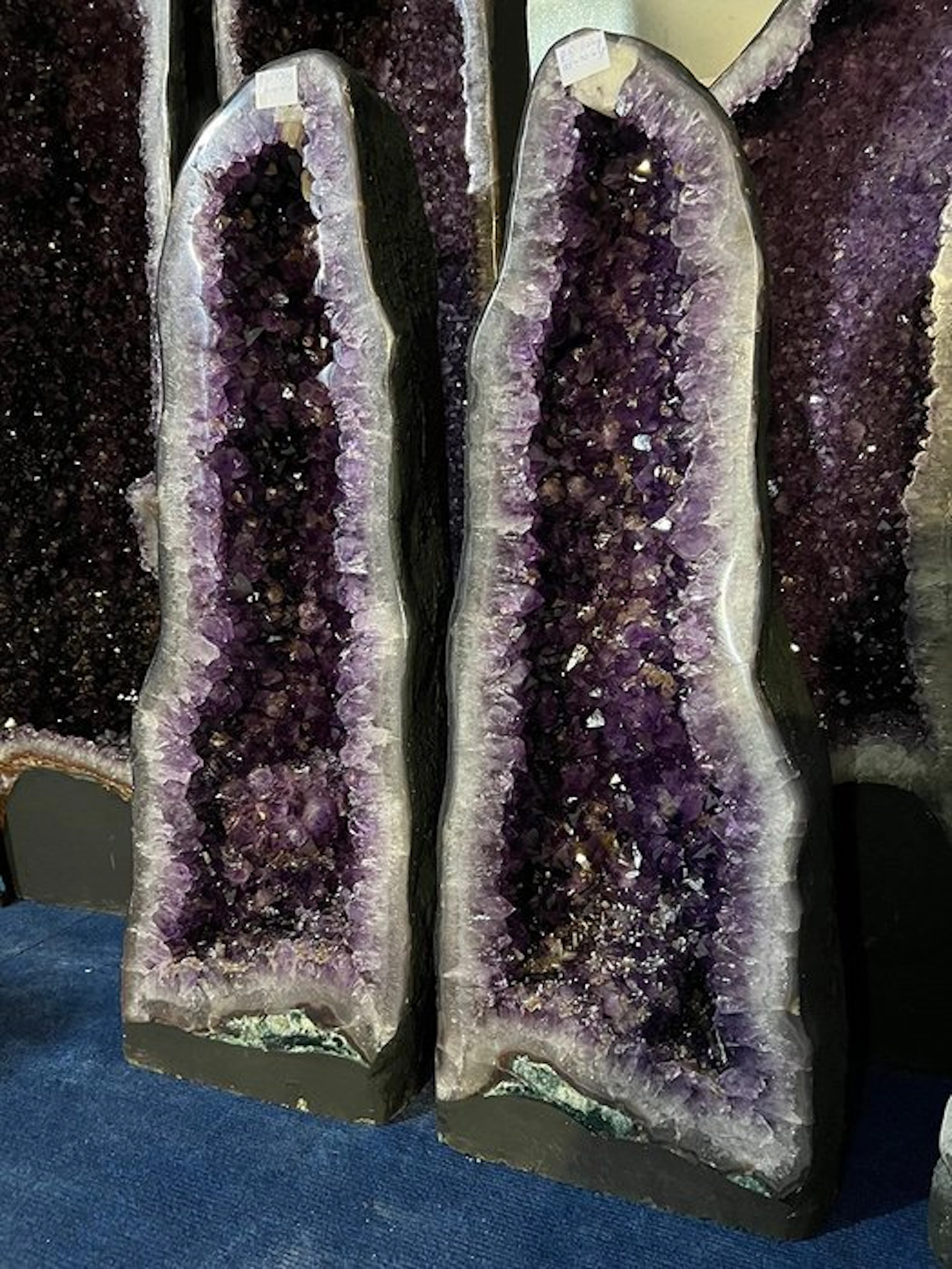 Amethyst Geode - Height: 86 cm - Width: 32 cm- 119 kg - (2)