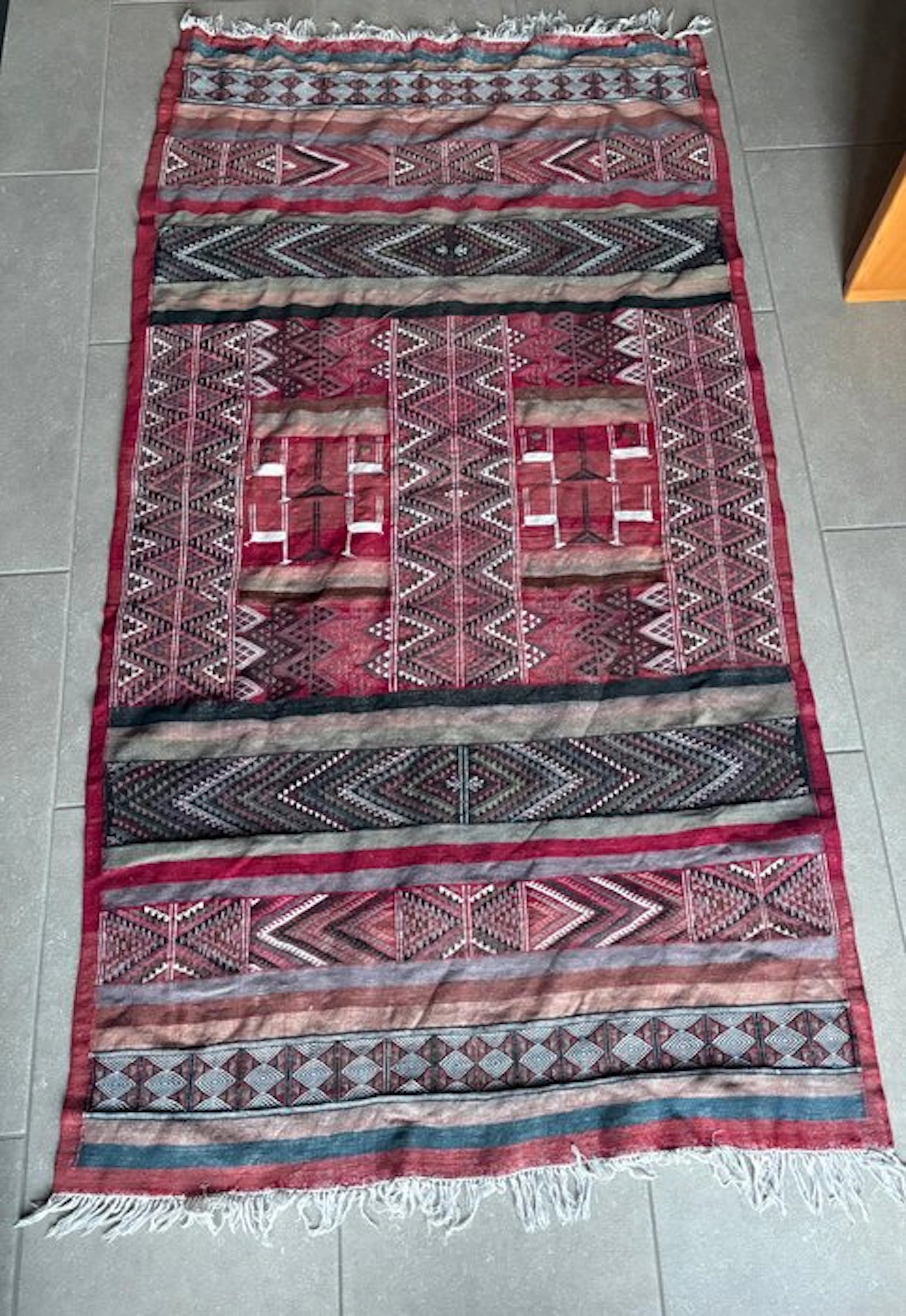 Carpet - 210 cm - 100 cm