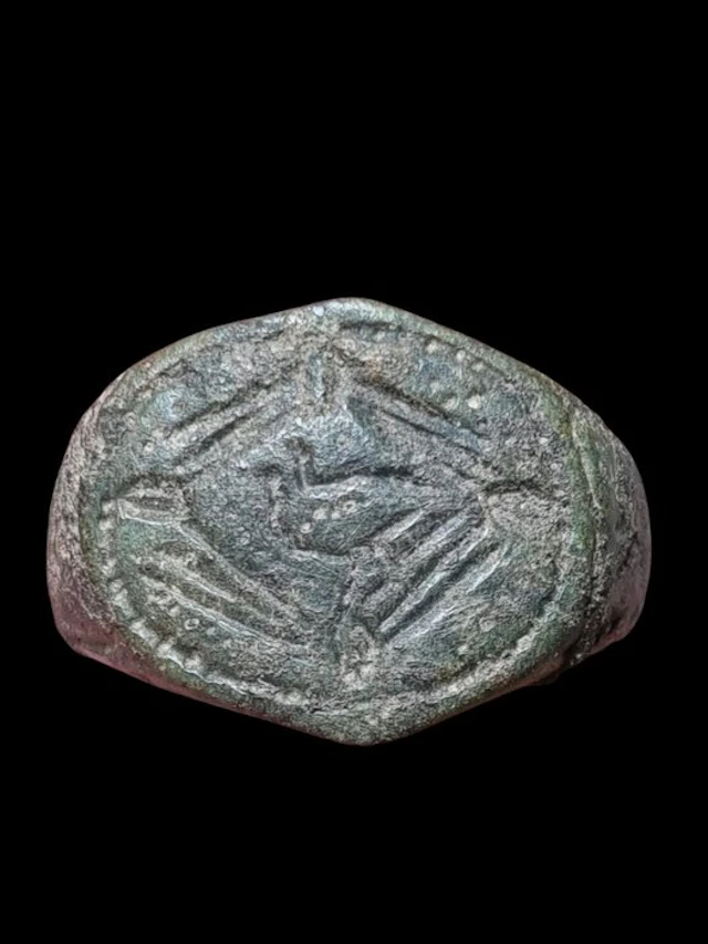 Viking Era Stunning Bronze Twin Peacock Seal Ring (No reserve price)