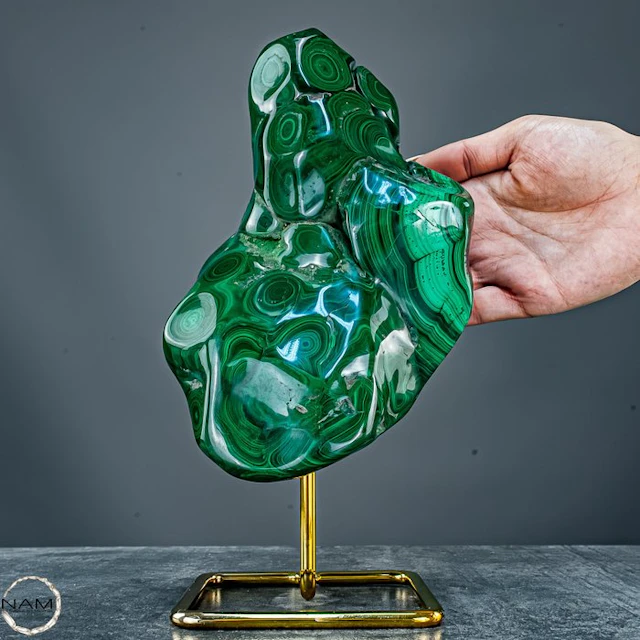 Natural malachite from the Congo on a stand – 3.4 kg...