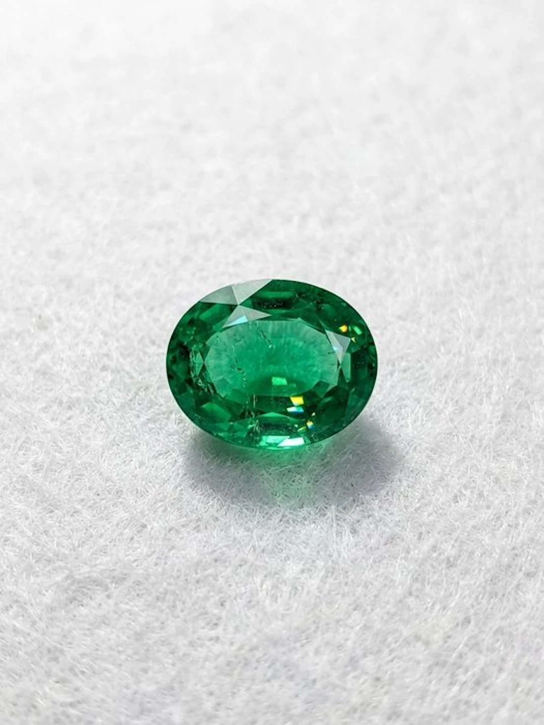 No reserve price - 1 pcs Green Emerald - 1.04 ct...