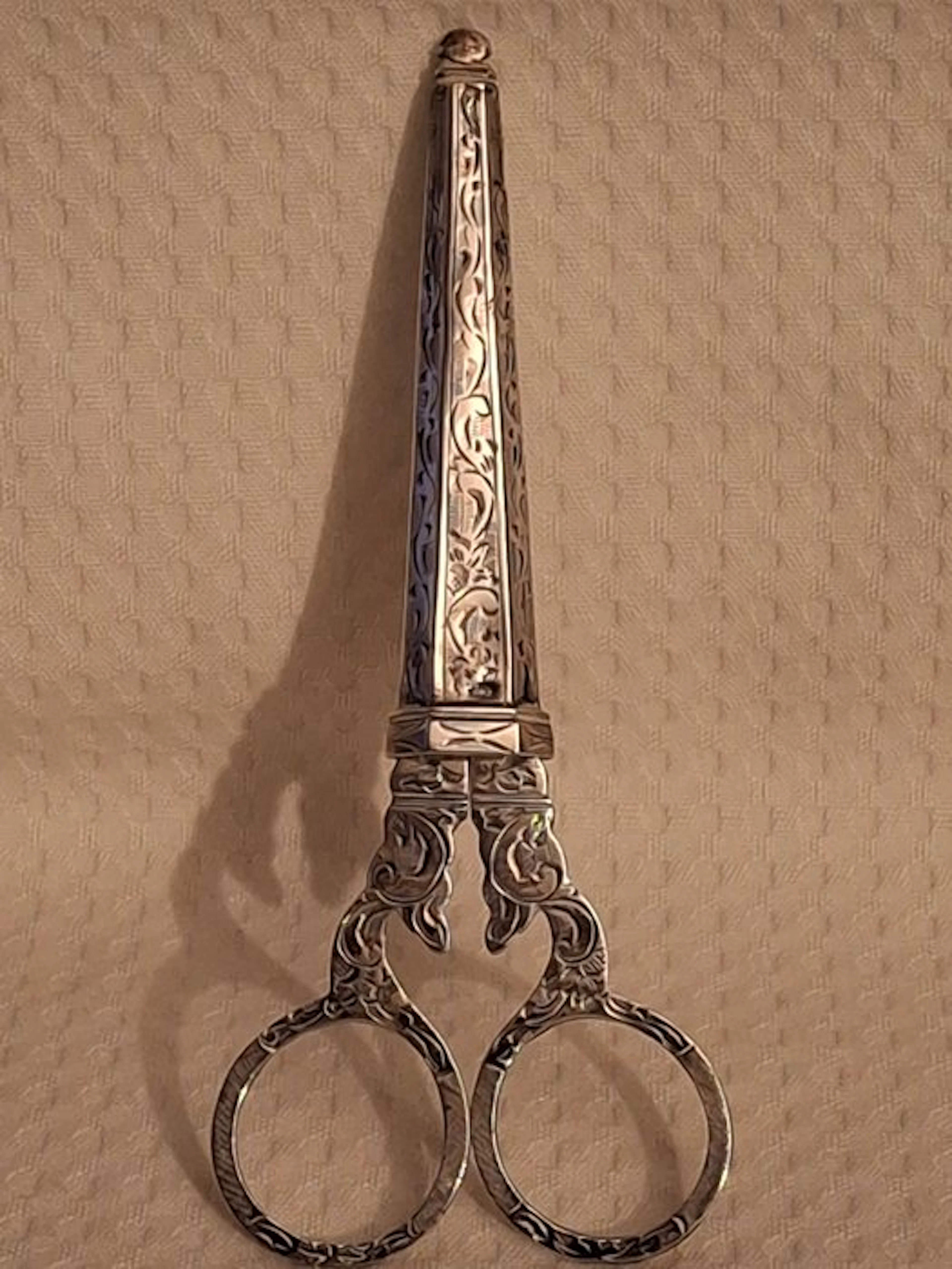 Sewing set Antique - Small scissors protective sheath.