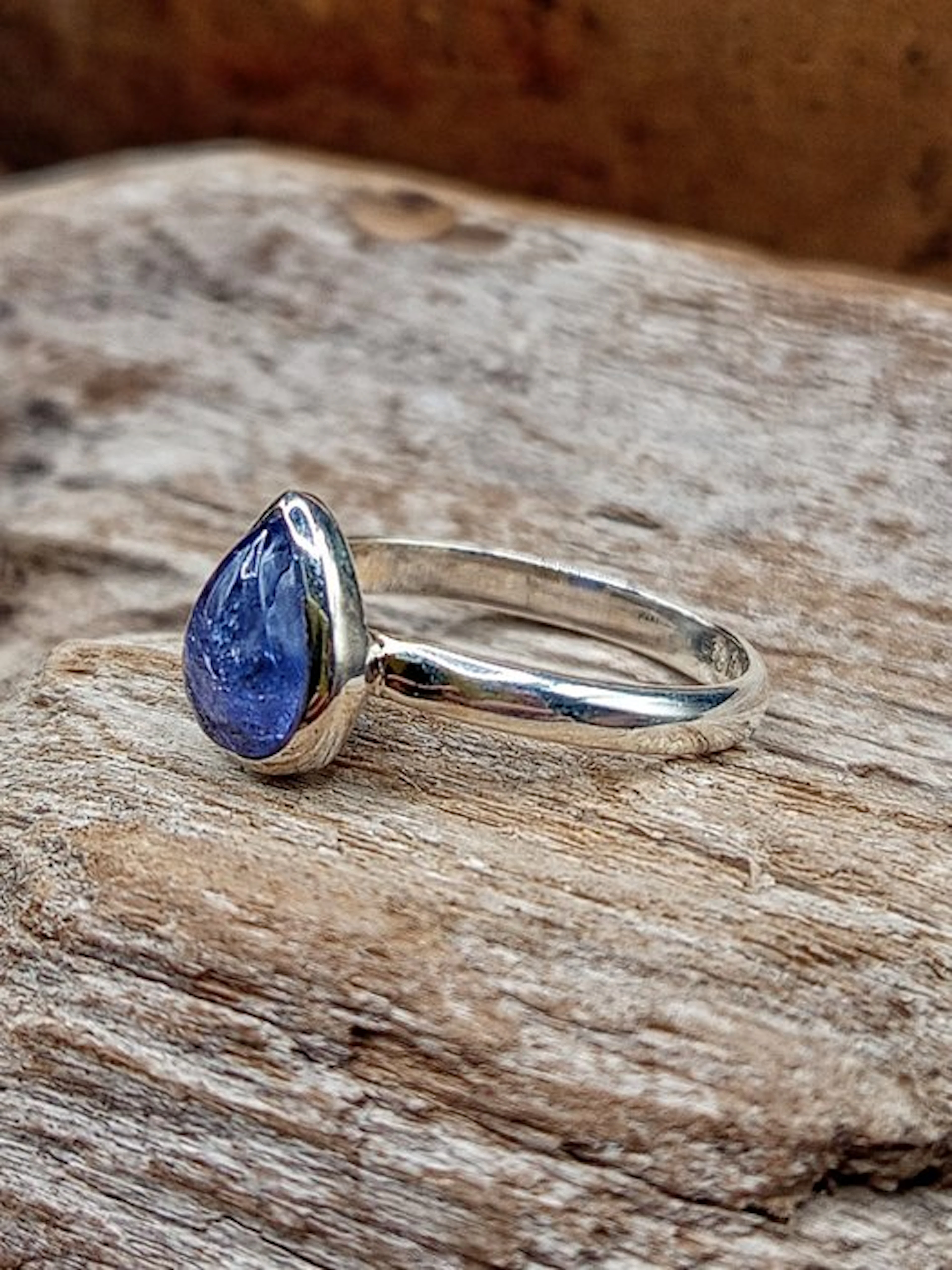 One-of-a-kind piece: 925 silver ring with top-quality Tanzanite.- 2.1 g - (1)