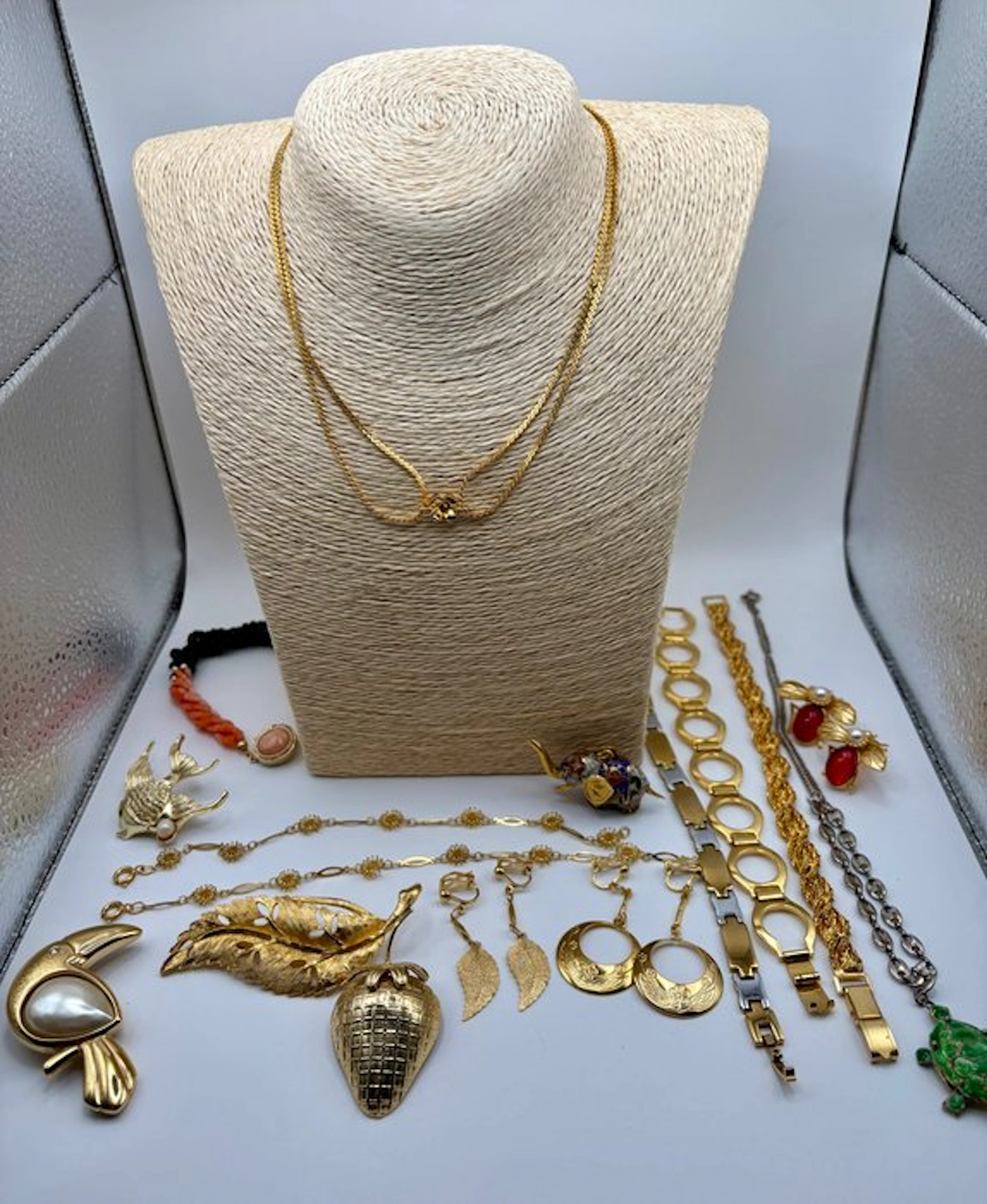 Themed collection - Vintage jewelry